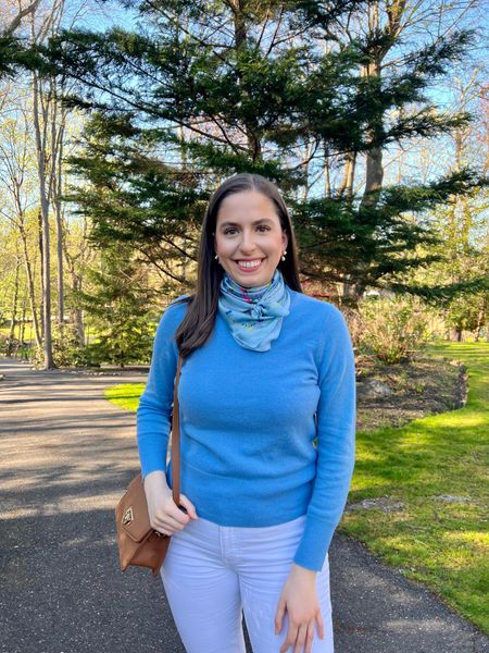Ever have so much fun that you forget to take a picture 📸 ? That was pretty much me and my friends 👯‍♀️👯‍♀️ this weekend— so please enjoy a post trip outfit photo bc it simply was too good not to share 



Blue cashmere, blue sweater, monochrome, silk scarf, kerchief, neckerchief, bandana, white jeans, white flare jeans, spring outfit, casual spring outfit, brown crossbody bag, brown shoulder bag