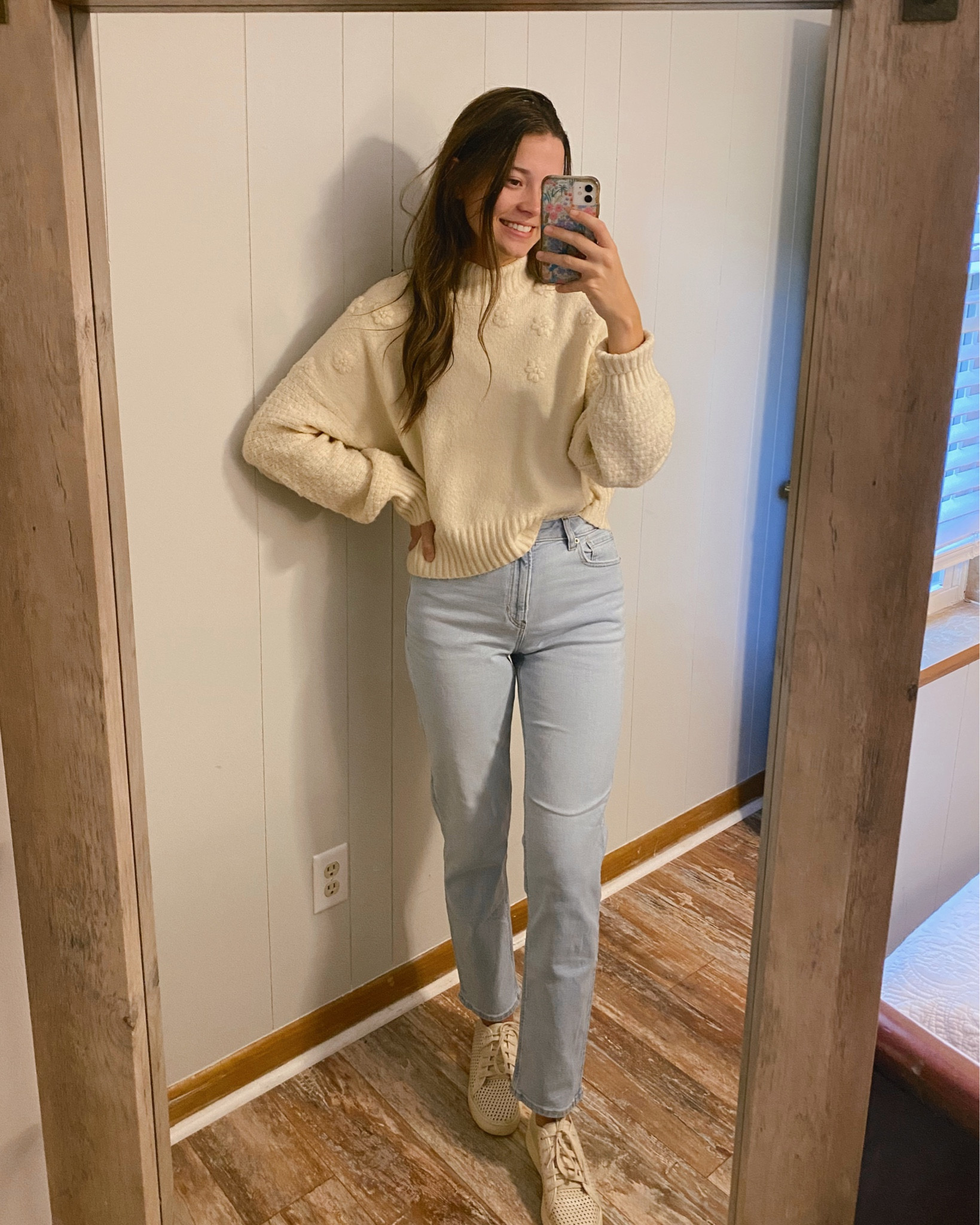 I’m obsessed with these AE jeans! 
For reference - I’m 5’9 & wearing a 2 long! 😍