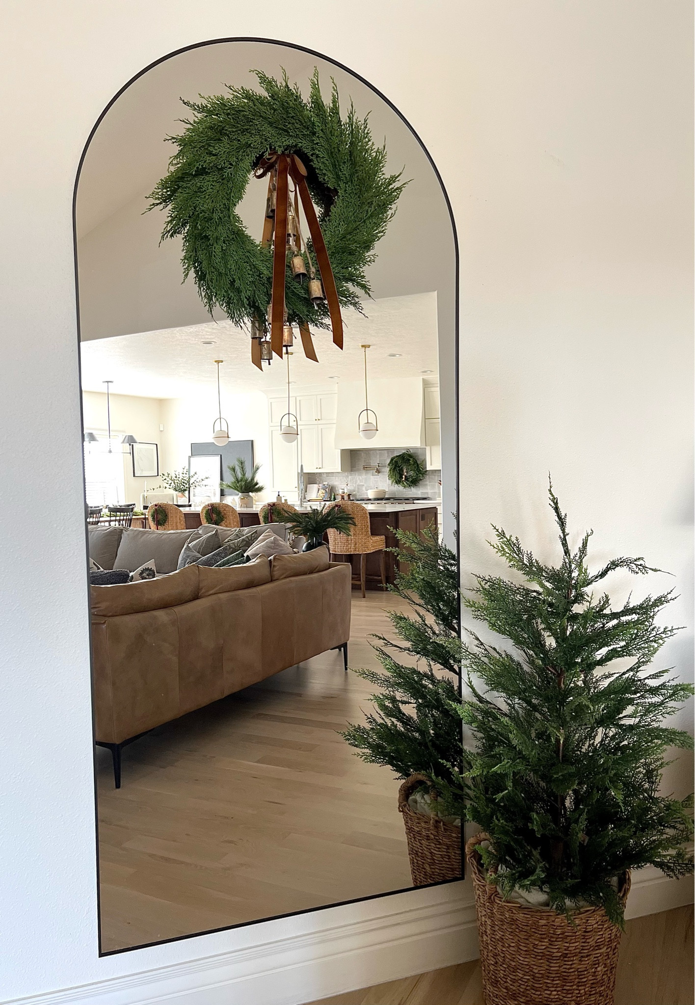 My arched mirror is on major sale right now for $198! 76”x34”

Walmart deals, home decor, Christmas decor, neutral Christmas 

#LTKstyletip #LTKHoliday #LTKhome