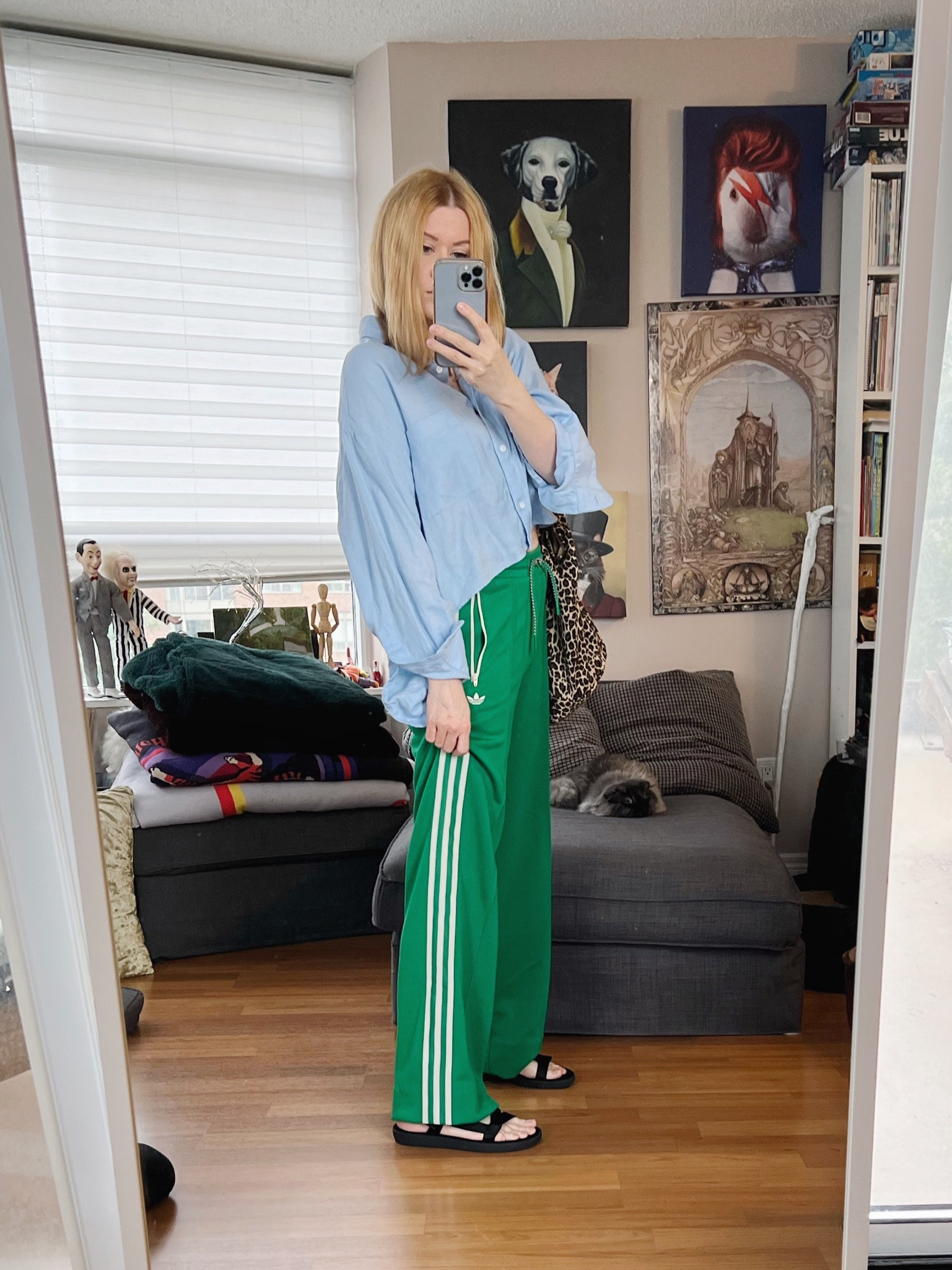 Some colour blocking today. Cropped ‘linen and retro Adidas. And in yesterdays post, I said that light blue can often feel like a neutral depending on what you pair it with. With this combo it’s more contrast than yesterday, but still easy to wear. If it was colder out I would layer my bright blue blazer, or bright blue velvet coat for a bolder colour blocking. Or my brown blazer to add neutrals for more a subtle colour blocking. Adding colour to your wardrobe is fun and easy when you break it down to one piece at a time. You can then add more or less depending on how much colour you want to wear.
Linen shirt is secondhand.
•
.  #summerlook  #torontostylist #styletips #fashiontip #StyleOver40  #retroadidas #poshmarkFind #thriftFind #colourblocking #secondhandFind #fashionstylist #FashionOver40  #MumStyle #genX #genXStyle #shopSecondhand #genXInfluencer #dadsandals #genXblogger #secondhandDesigner #Over40Style #40PlusStyle #Stylish40s #styleTip  #secondhandstyle 

#LTKitbag #LTKstyletip #LTKFind