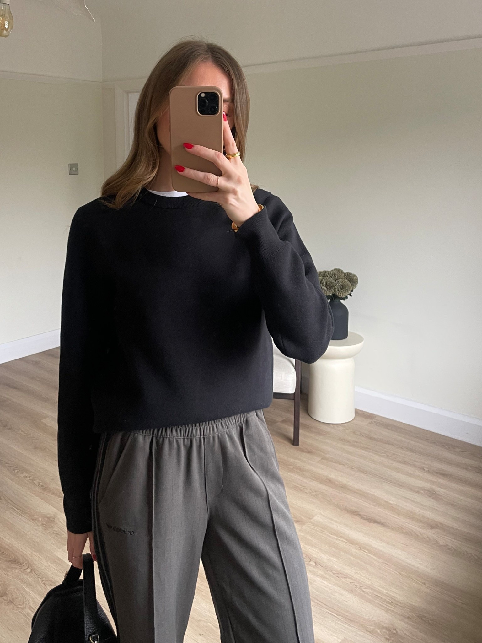 Small in the Uniqlo sweater/jumper 
Small in the adidas joggers
The horse bag 

#LTKeurope #LTKuk #LTKautumn