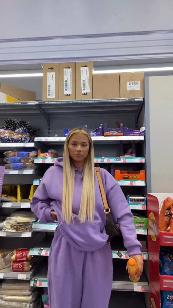 A/W ready 💜

I got this outfit in size LARGE

Tracksuit from Boohoo 
(The exact is not on the site anymore but I found others similar!)

#LTKeurope #LTKSeasonal #LTKfit