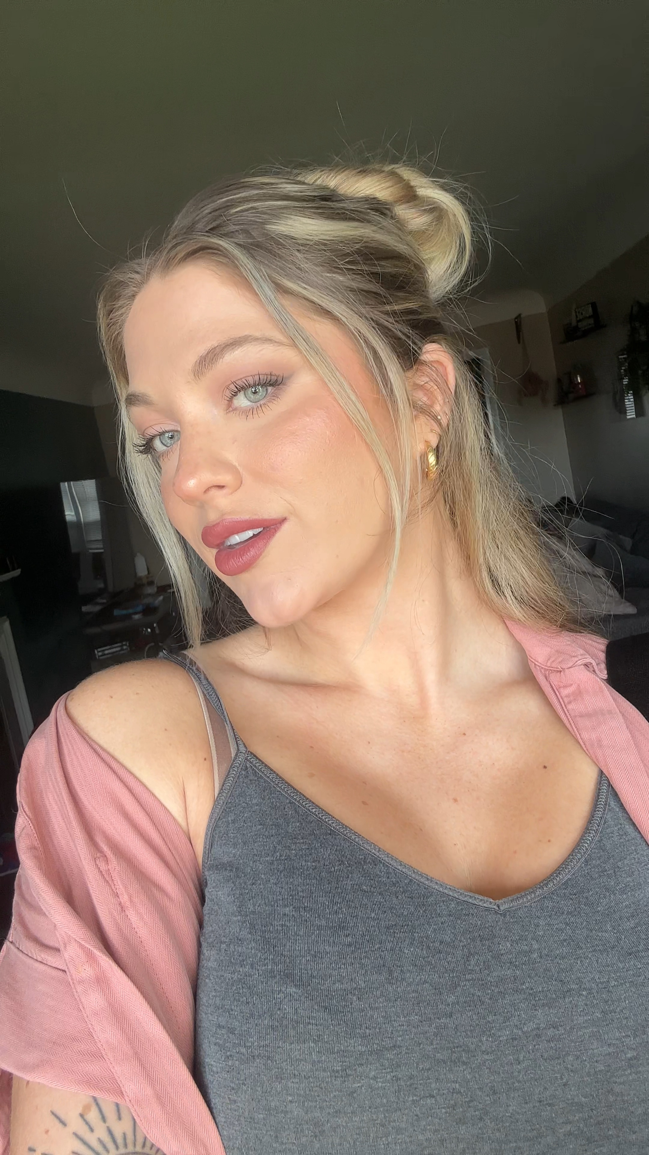 Natural glam. Makeup finds. Makeup looks. Easy makeup.

#LTKU #LTKbeauty #LTKGiftGuide