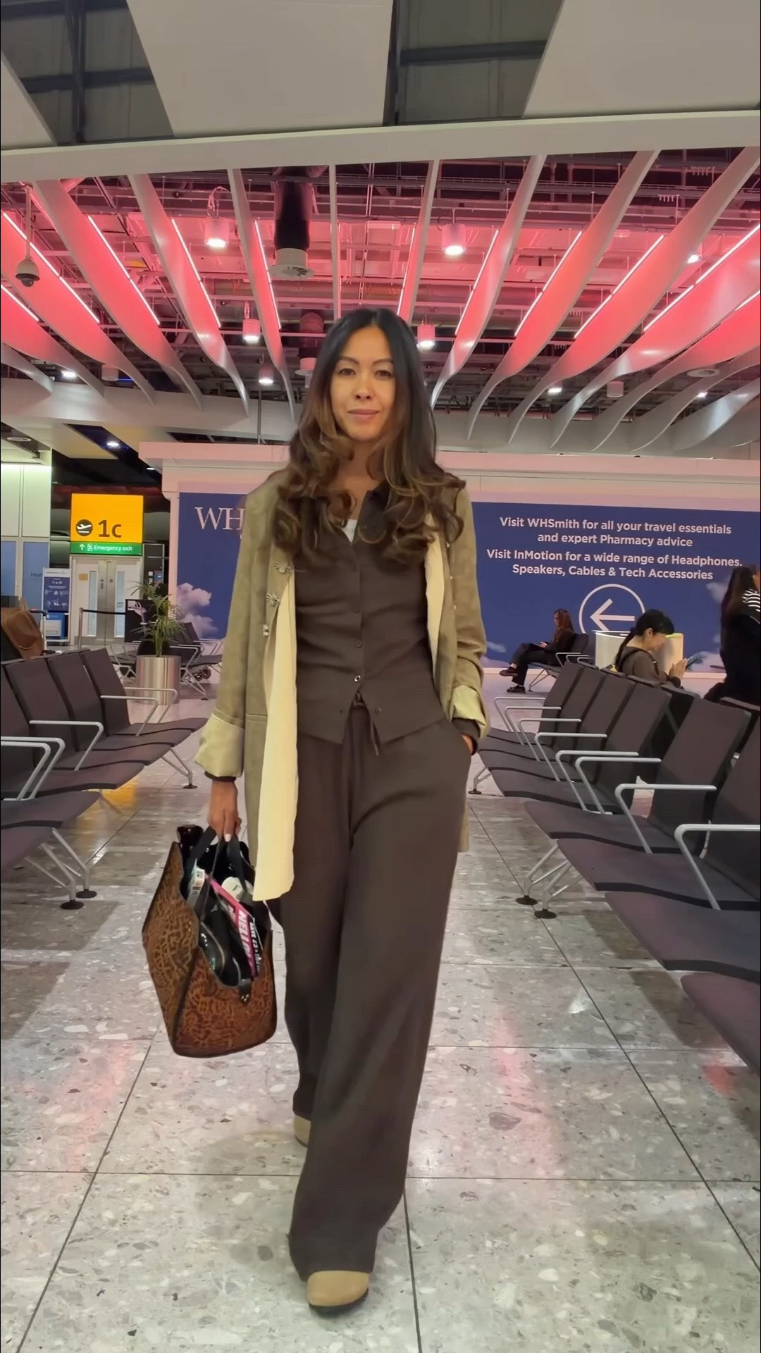 What I wore on holiday to the Maldives 🫶

Everything tagged below otherwise I’ve mentioned in caption 👇 

-White one shoulder swimsuit and matching trousers are Paper London 
- Jacquard jacket for travel is old Zara