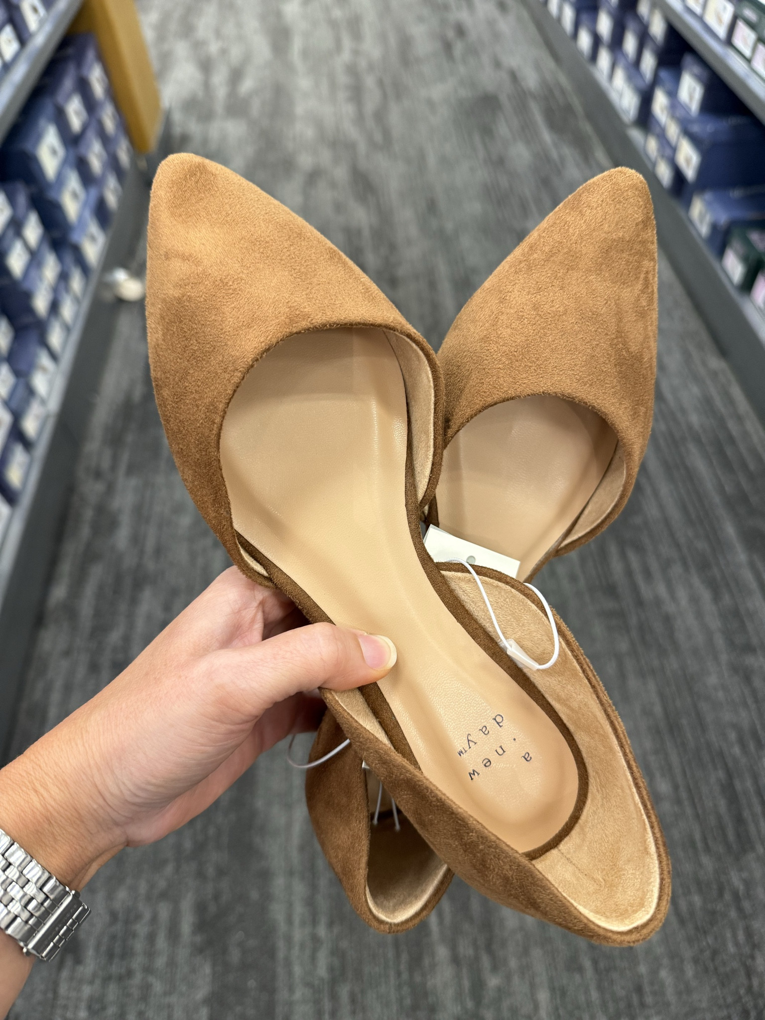 Cognac Ballet Flats That Go With Everything 🧡
These Target ballet flats are a fall wardrobe staple. The cognac faux leather, classic rounded toe, and memory foam insole make them both comfortable and polished.

Wear them to work, errands, church, or brunch—they’re the perfect flat for everyday style.
✨ Under $25 and come in two colors!

🛍️ Tap to shop now—these always go fast!
#BalletFlats #TargetStyle #FallShoes #ChicComfort #LTKFallStyle #ShoesUnder25 #TargetFashion #CognacFlats #WorkwearStyle #CasualChic #FallOutfitIdeas #ClassicStyle #FlatsForWork #EverydayStyle #MemoryFoamShoes


#LTKShoeCrush #LTKOver40 #LTKFindsUnder50

#LTKWorkwear #LTKFindsUnder50 #LTKShoeCrush