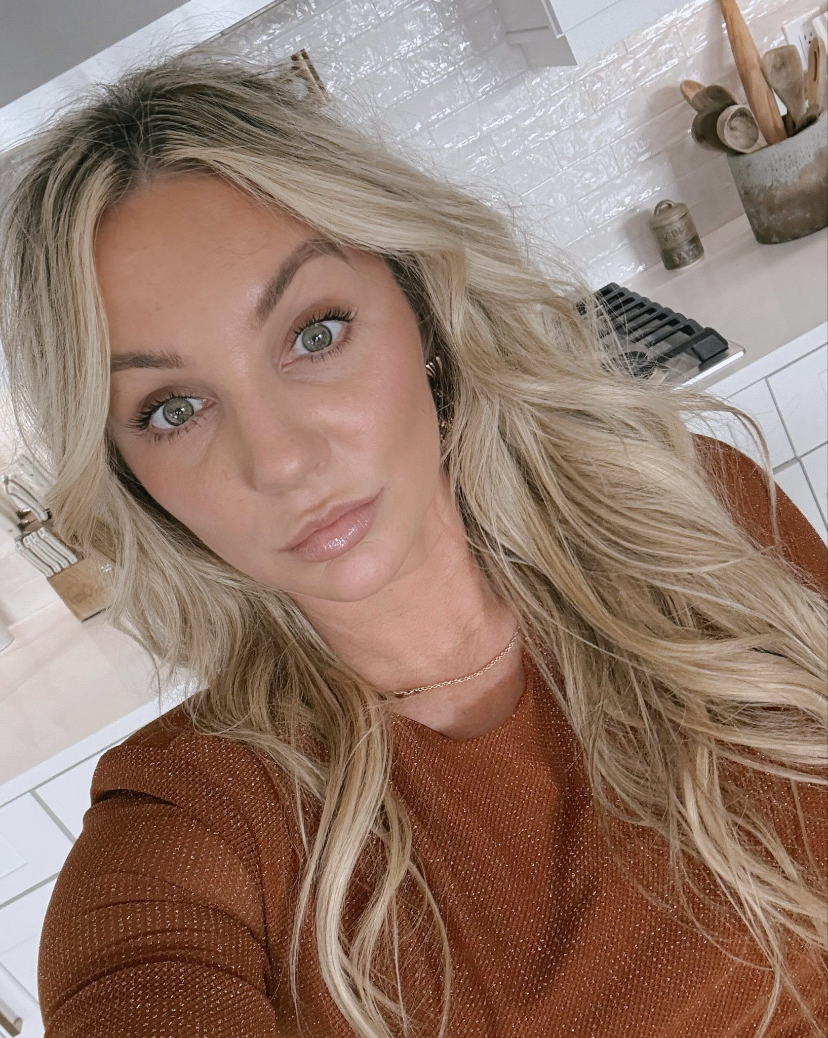 My makeup look!! Here are my go to make up products!!! 




#makeup #everydaymakeup #foundation #womenover40 #concealer #bronzer #blush #makeupbrush #browgel  