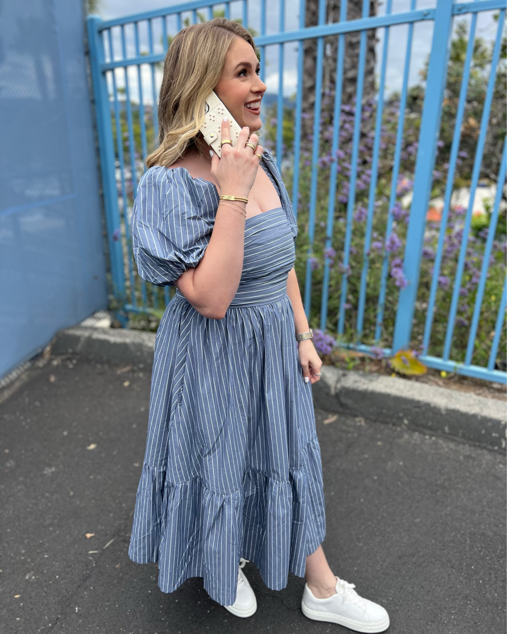 Always losing your phone? Never seem to have enough hands to carry your phone, cards, & keys? Fumbling to access your tickets via Ballpark app? Bc literally same 🙋🏼‍♀️

There is nothing better than a product that combines convenience & style and @bandolierstyle does just that! Their collection has truly evolved from the OG crossbody phone case brand you think you know 📱👜