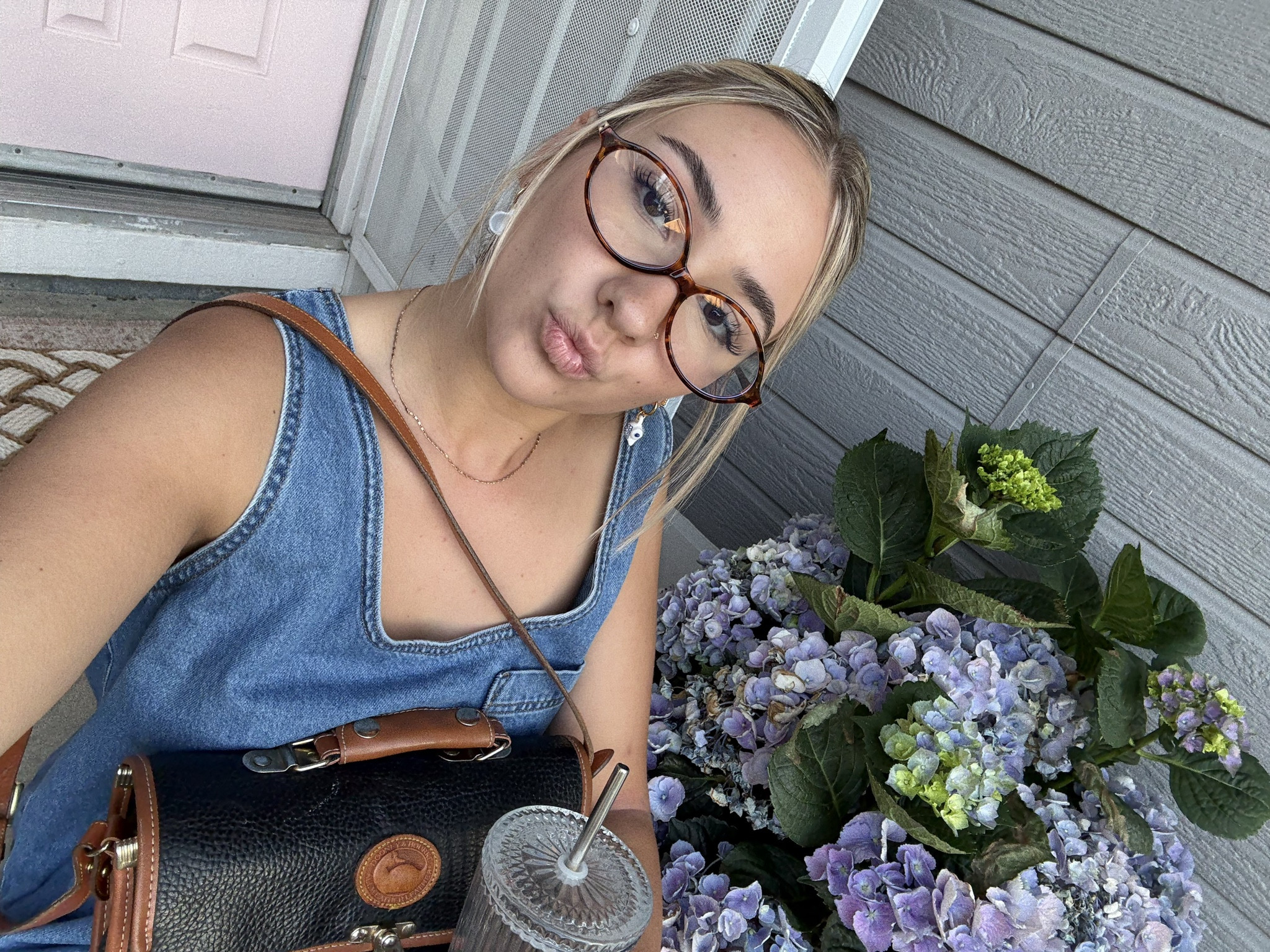 Oval glasses to add that extra touch to a simple outfit 👓🪻

#LTKStyleTip #LTKSaleAlert #LTKBeauty