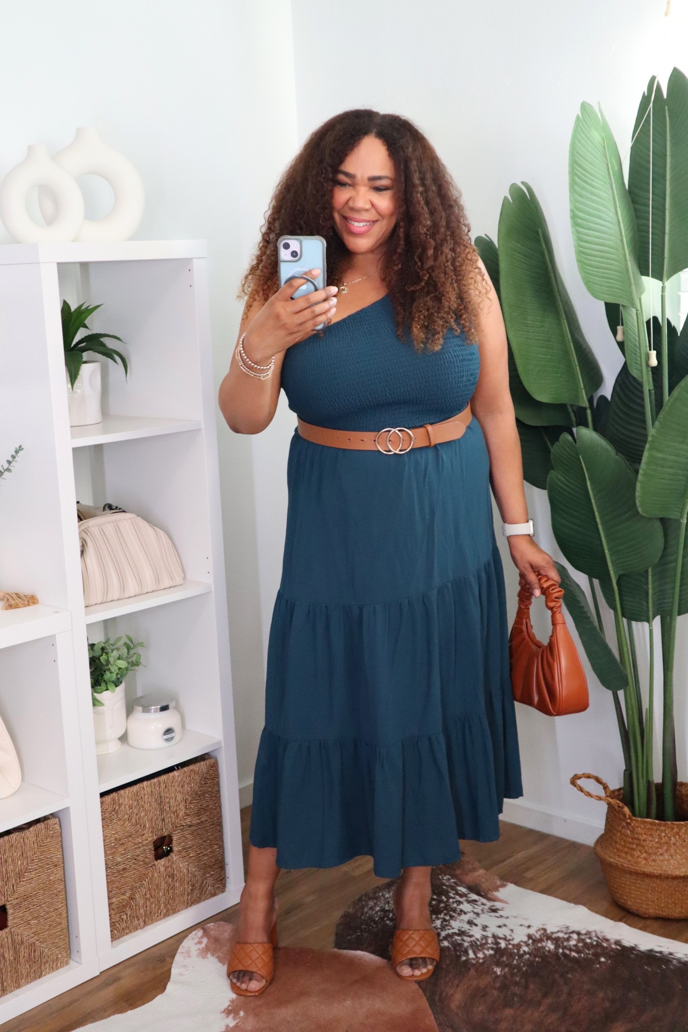 Such a pretty maxi dress! Size large 