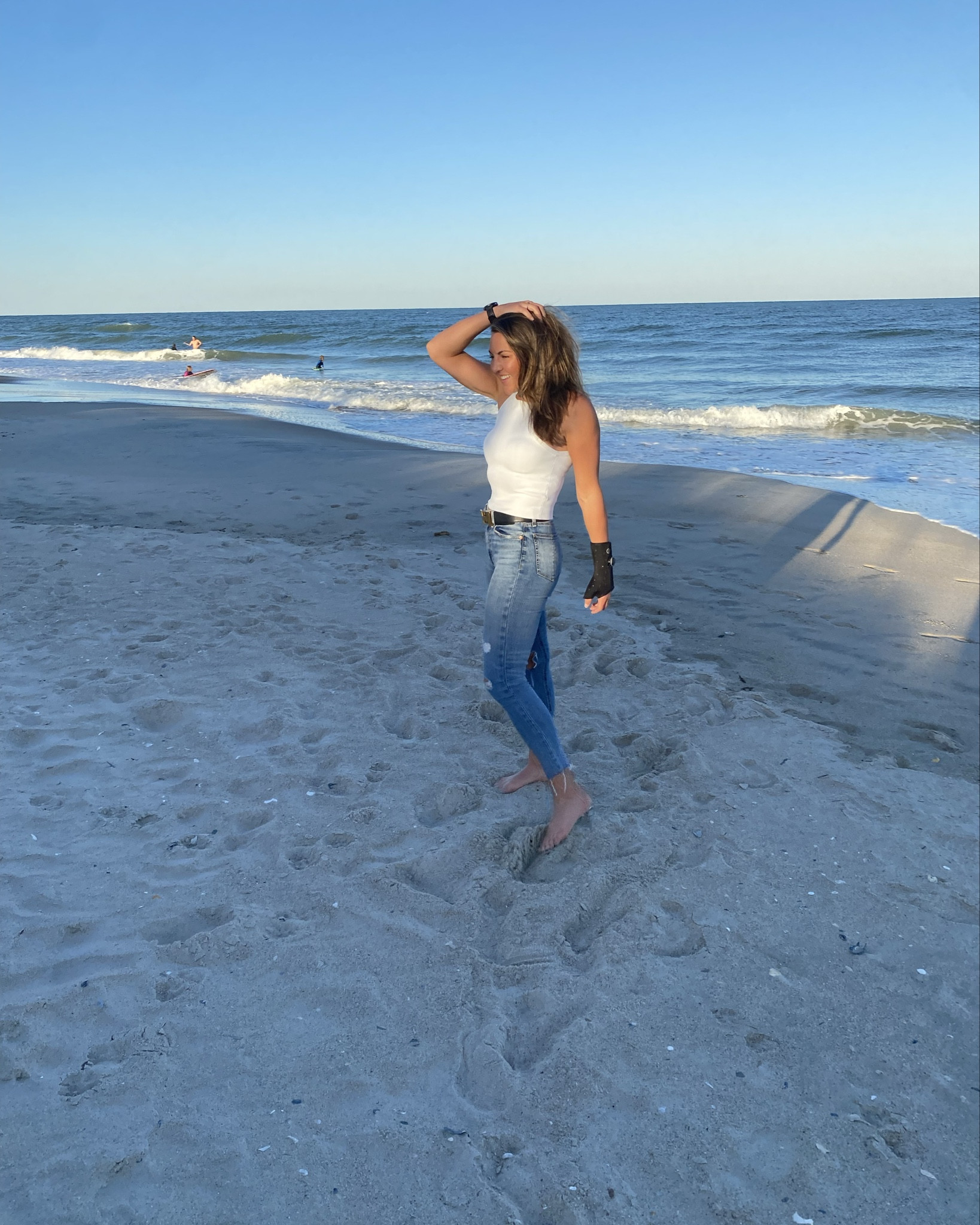 Fall on the beach #Fallfits #beachfall #fall #jeans #ragandbone #skinnyjeans #ltkseasonal #ltkbasics #basics