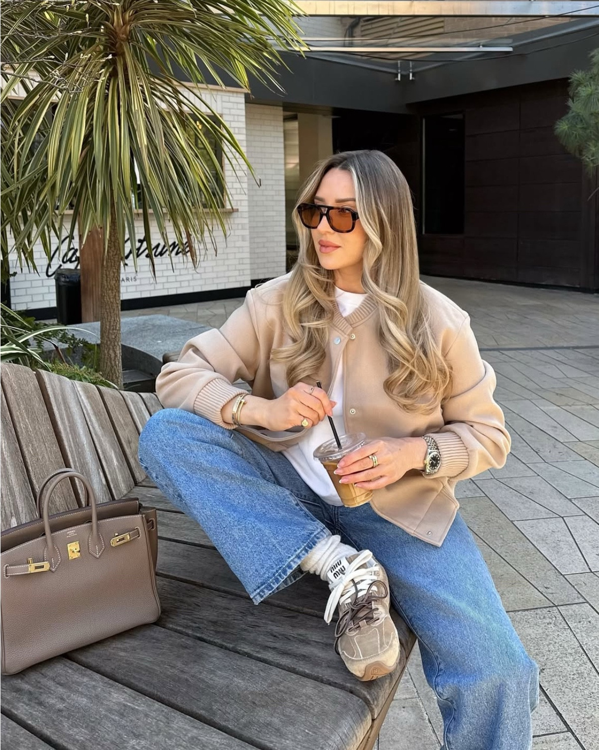Life lately is giving spring 🌷 sun is out, so are the neutral outfits, styling a beige cardigan and my classic Cos white tee with Levi’s blue jeans and tan and beige accessories. Cardigans are always a comfy workwear option, or a cosy coffee date look too

#LTKstyletip #LTKspring #LTKworkwear
