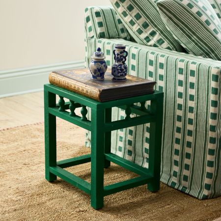 This Kelly green side table adds a fun touch

#LTKhome