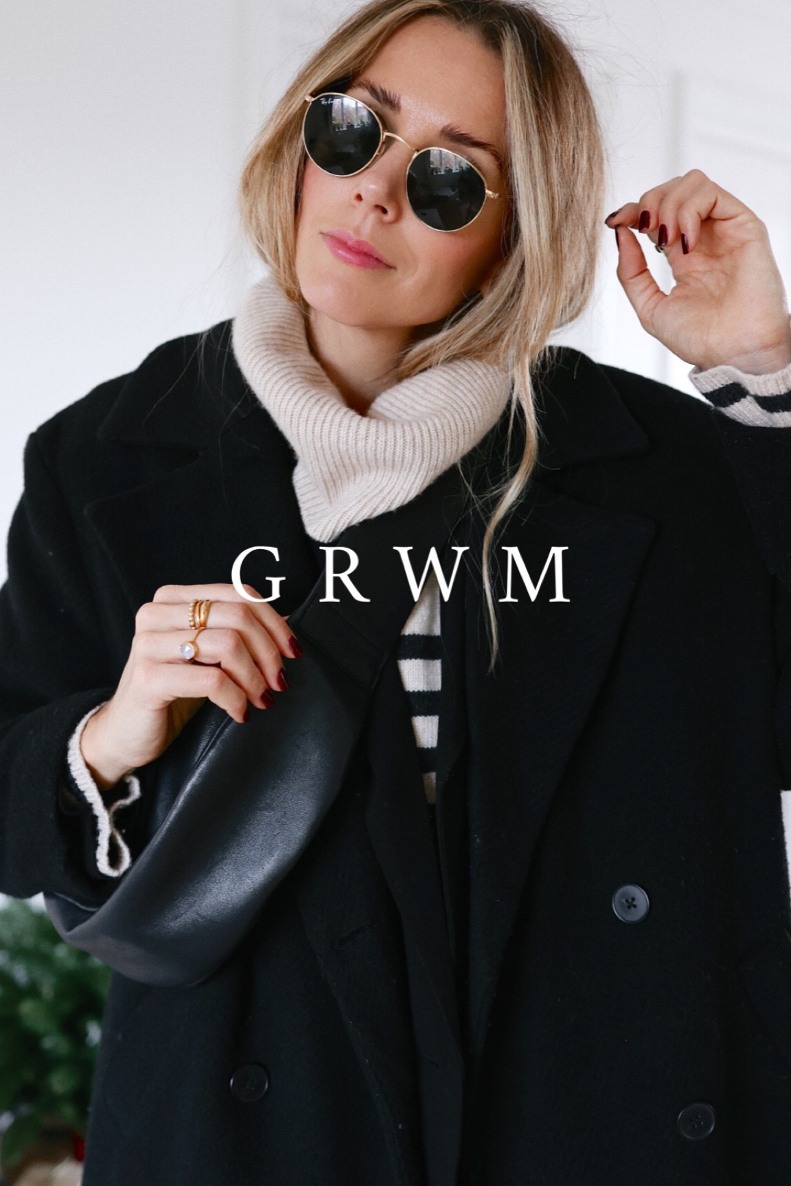 Black coat 
Winter outfit 
Striped knit 
Cross body bag 


#LTKeurope #LTKstyletip #LTKSeasonal