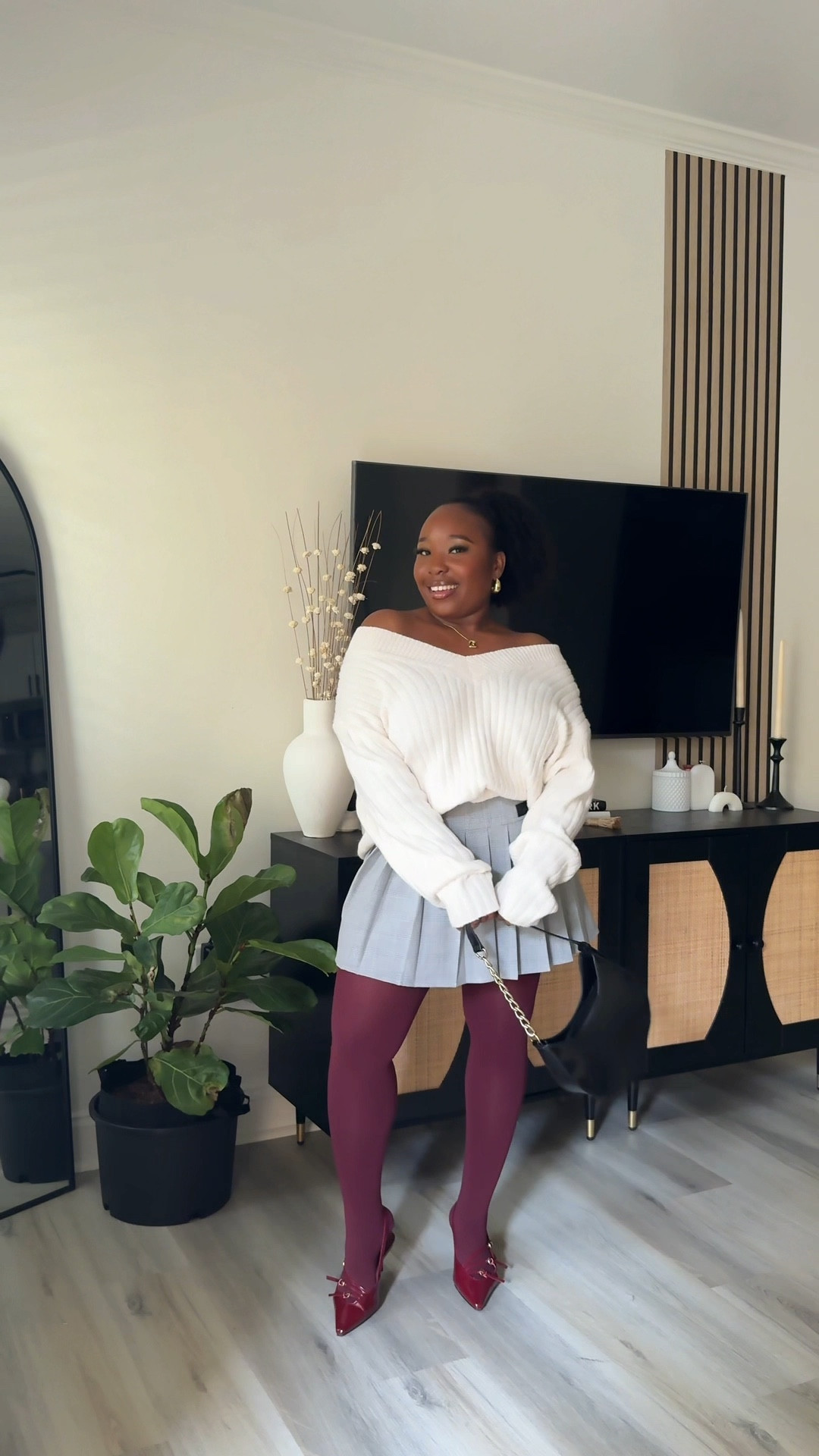 Fall Outfit check
The perfect outfit for fall. Paired the mini pleated skirt with and neck knit sweater, some Burgundy tights and shoes with a black purse.

#outfitcheck #ootd #fallstyle #minimal style 


#LTKWatchNow #LTKStyleTip #LTKHoliday