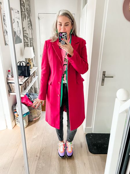 You can get this beautiful tall coat on sale now! Check out that amazing sleeve length! 



#LTKstyletip #LTKeurope #LTKsalealert