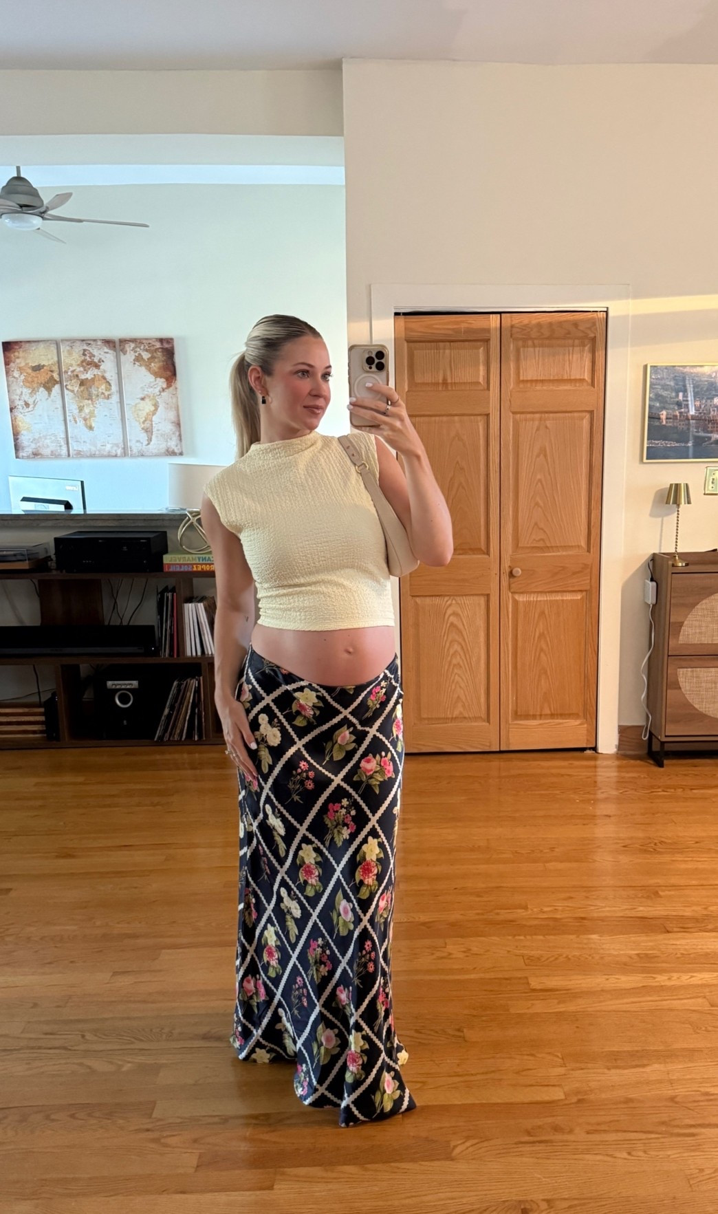 Perfect summer to fall transition silk skirt 💙