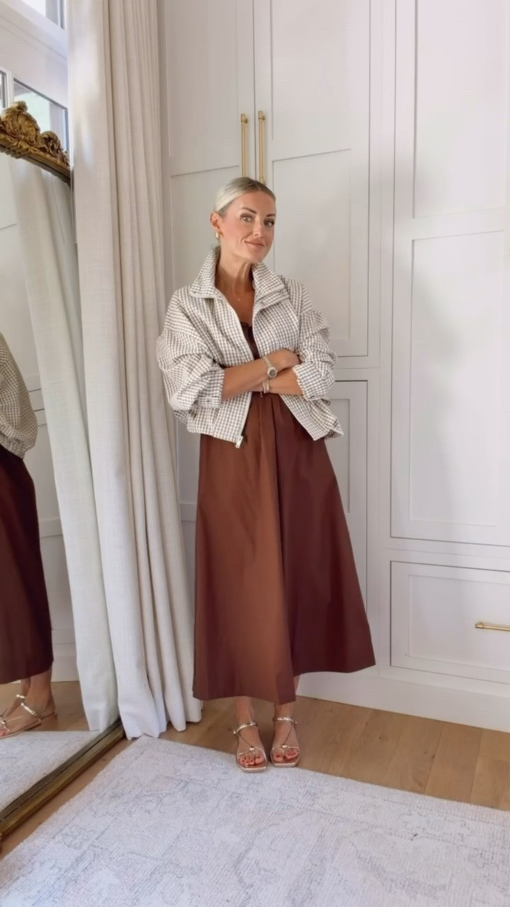 This jacket has been one of my best Amazon finds! It’s the perfect fall layer - I love the print! Wearing S!

Loverly Grey, Amazon, brown dress, midi dress, fall dress, fall jacket, pre fall look, fall outfit

#LTKSeasonal