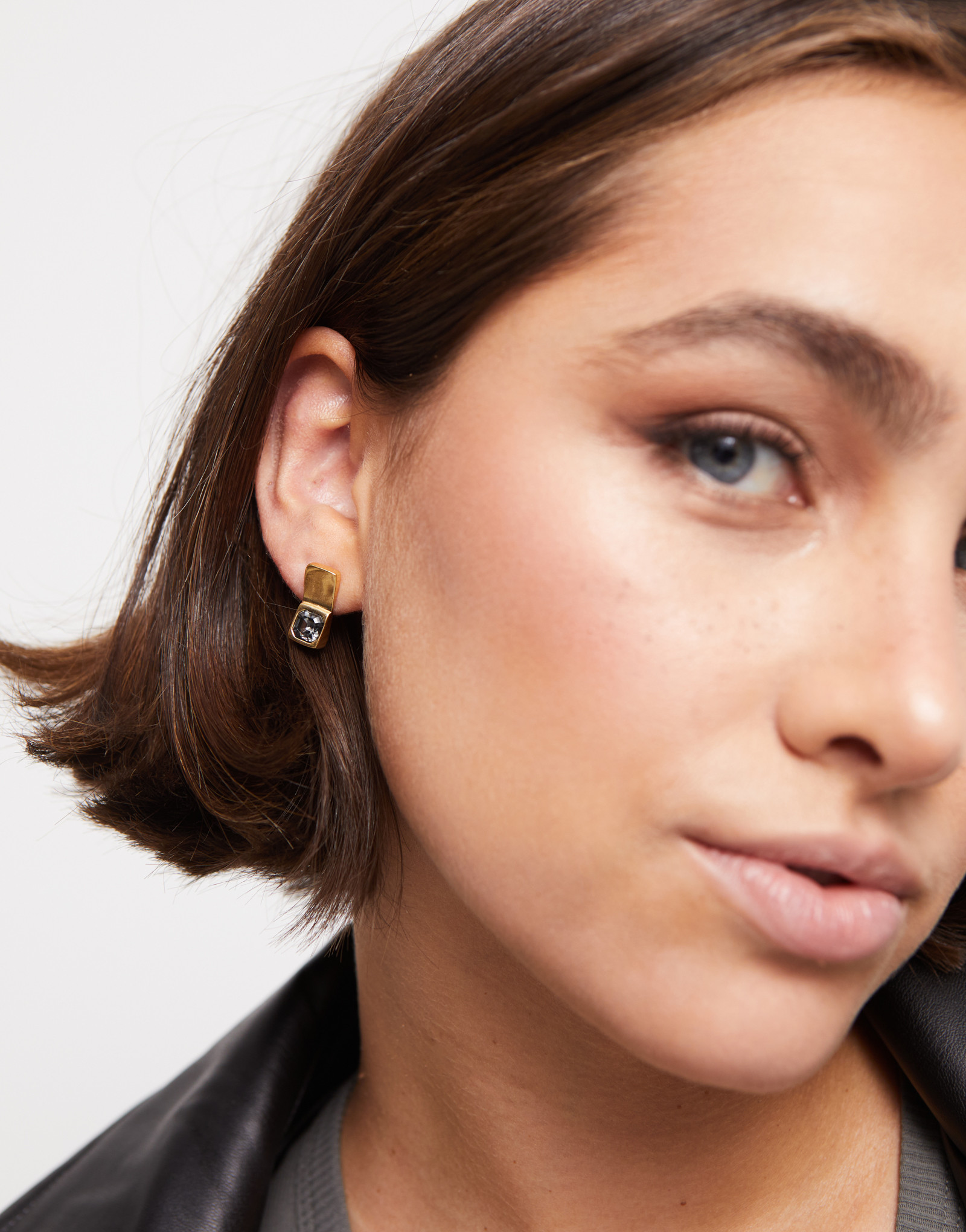 Stud earrings with white crystal | UNOde50