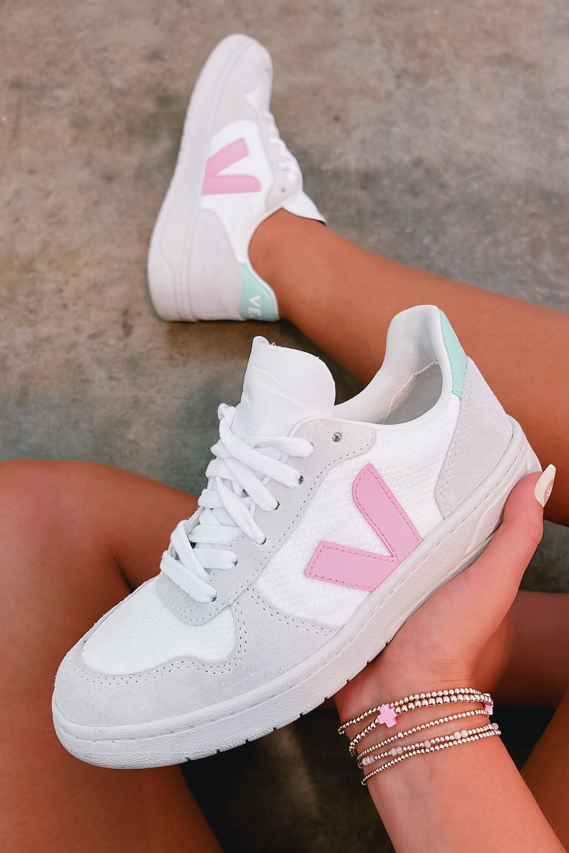 the cutest little sneaker💖 couldn’t link these exact ones but linked some others!(:
#veja #cutesneakers

#LTKstyletip