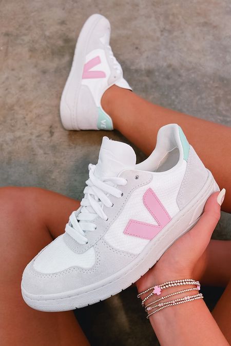 the cutest little sneaker💖 couldn’t link these exact ones but linked some others!(:
#veja #cutesneakers

#LTKstyletip