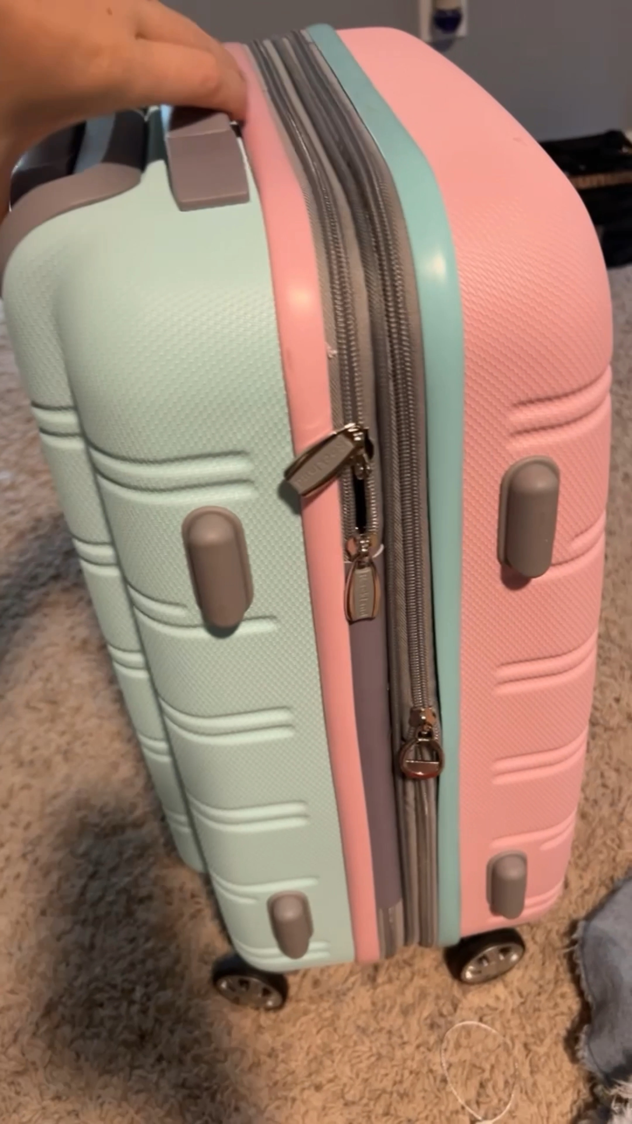 20 inch carry on 

#LTKKids #LTKTravel #LTKFindsUnder100