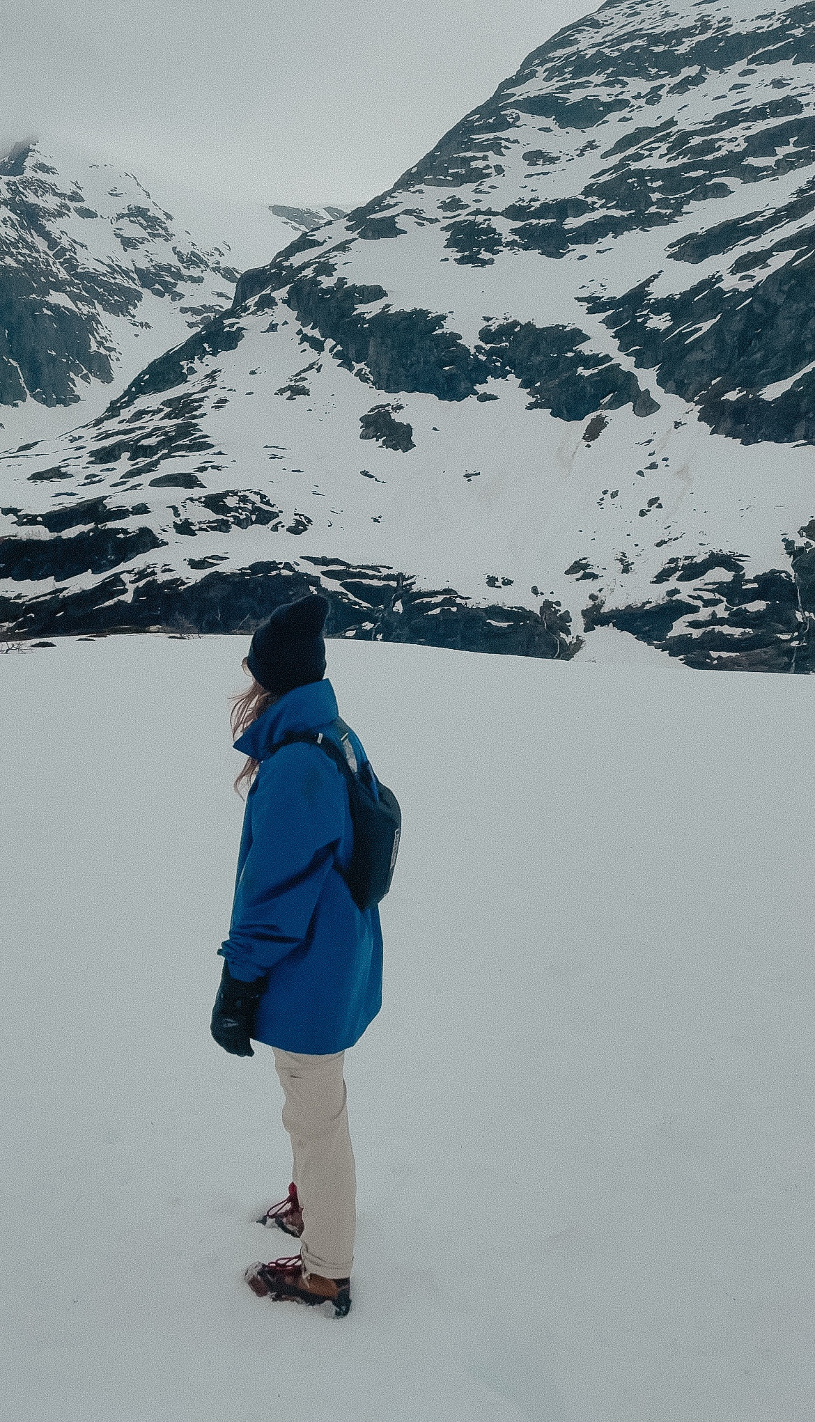 〰️ OOTD 1. cold climate hiking 〰️

hiking is our family’s love language. dressing for it is an art, don’t let anyone tell you otherwise  this is from one of our otherworldly hikes near oldevatnet, norway, this past spring. I’ve been burned one too many times without proper gear depending on the climate & altitude & duration. so here are the basics I make sure to pack, still in the process of building my hiking attire collection and always looking for durable, yet stylish hiking ~swag~

TOP: layers, layers, layers, cozy oversized jacket

BOTTOM: hiking pants, proper socks, sturdy hiking boots, CRAMPONS

ACCESSORIES: hat, always, warm gloves, neck warmer/gaiter, sunglasses, water back pack

happy hiking friends 🤎🥾🏔️🌬️🌍

#LTKtravel #LTKSeasonal #LTKeurope