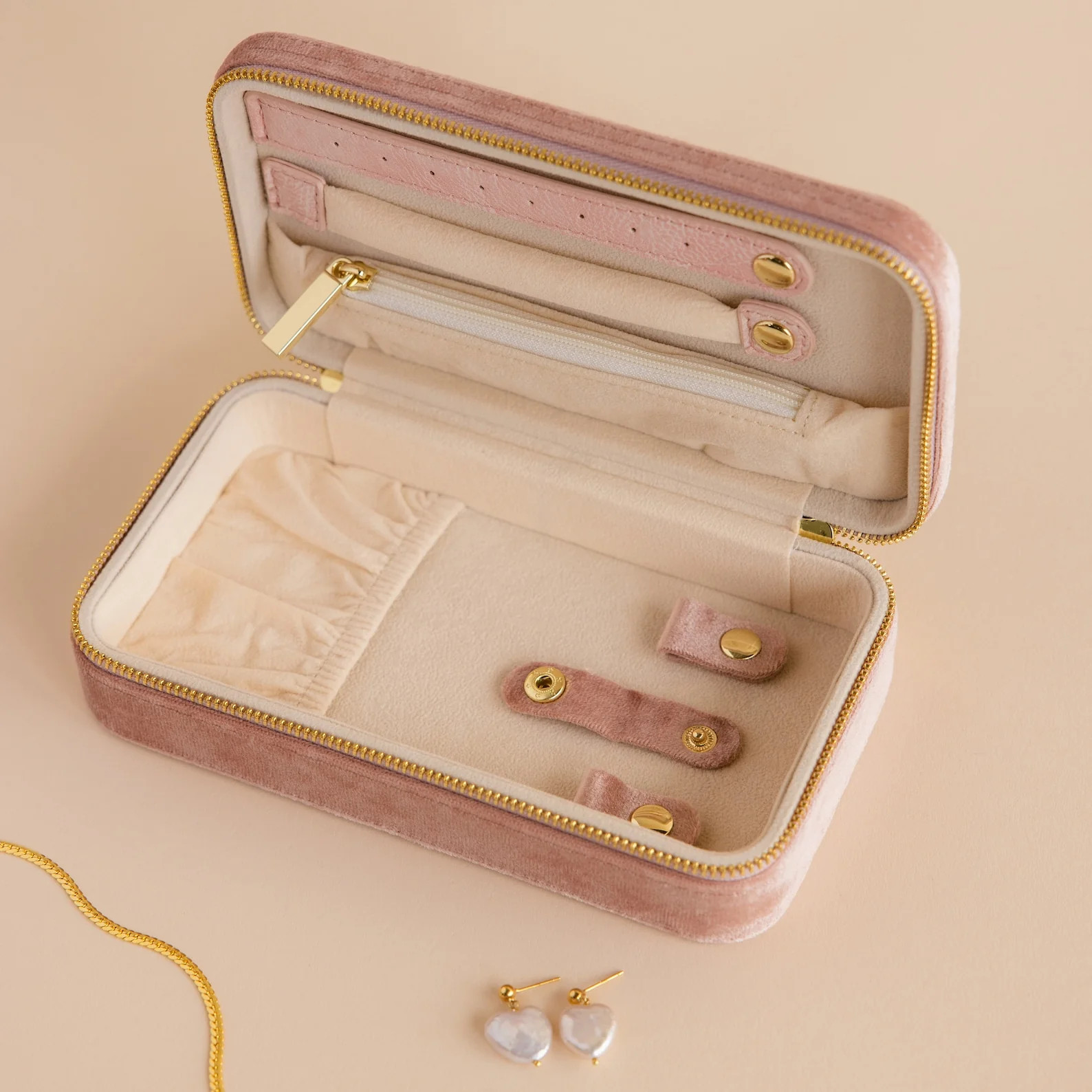 Rectangle Velvet Jewelry Case | Caitlyn Minimalist