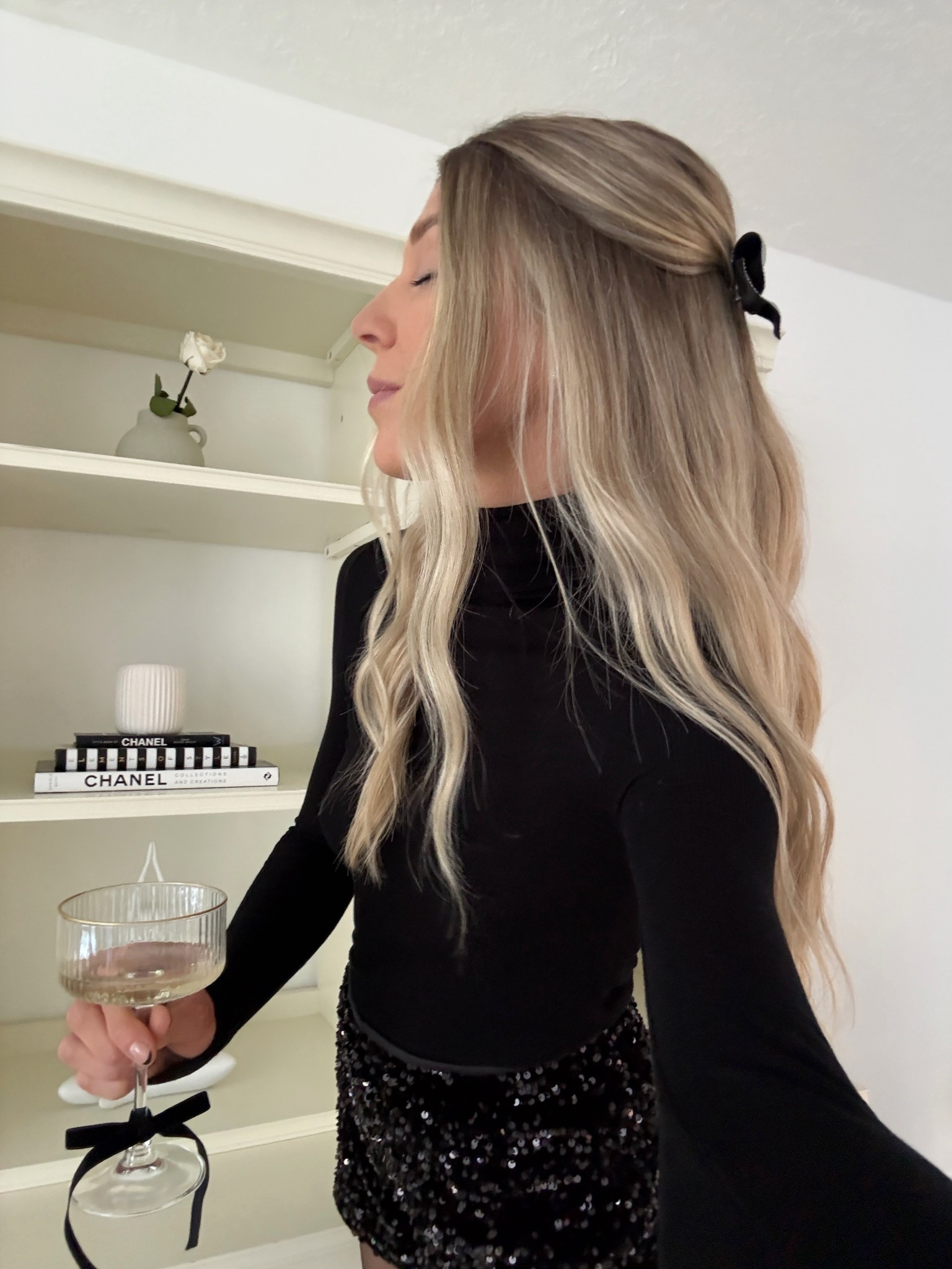 🥂🖤✨🎩


NYE outfit. Party look. Sequin shorts. ootd 

#LTKFindsUnder50 #LTKSeasonal