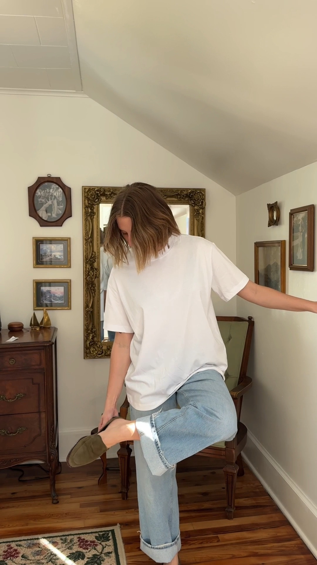 i love a good accessory for spring🧹🌷🌱

tshirt (S) & jeans (25) : @abercrombie 
shoes: @Vince Camuto 
scarf: @Amazon Fashion 
@musshoe_us 
lip gloss: @Glossier 

#OOTD #fyp #springfashion #silkscarf #businesscasual #causaloutfit #whatiwear #LTK #shopmycloset #outfitdiaries #amazonfashion #inspooutfit 

#LTKStyleTip #LTKWorkwear #LTKSpringSale