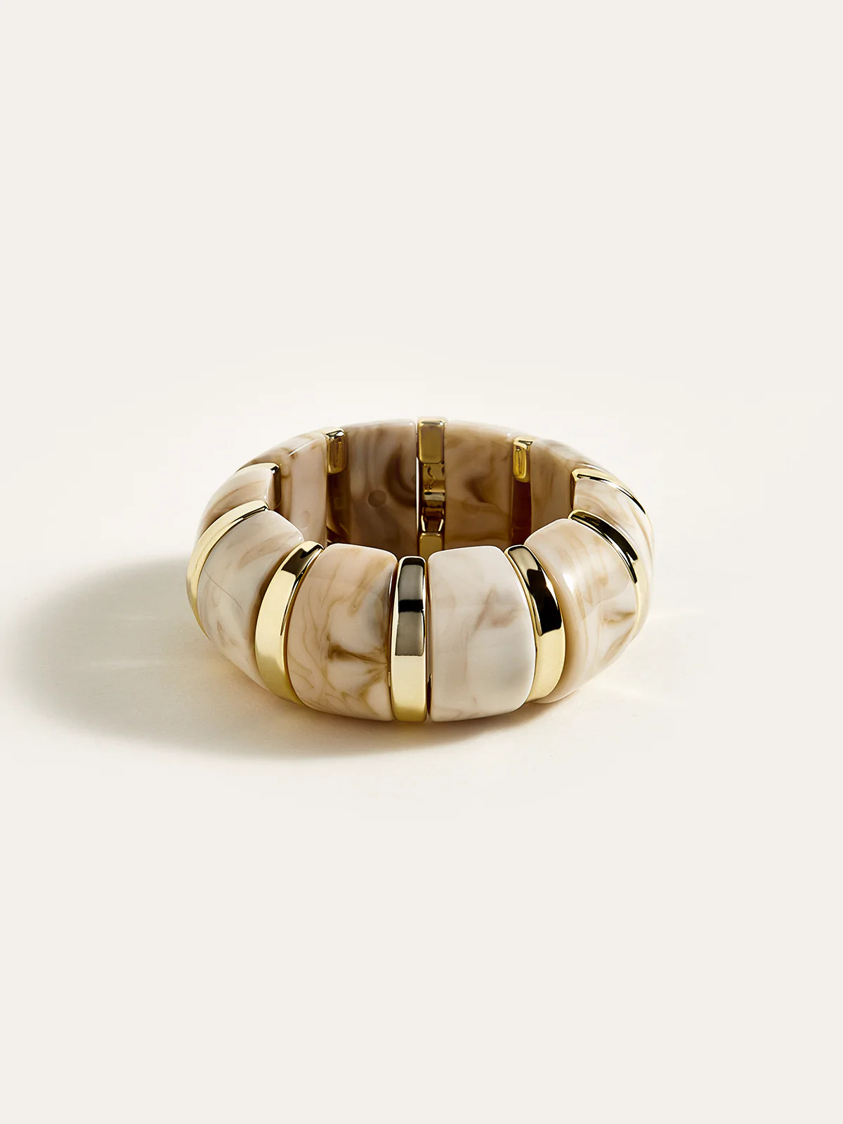 Marbled Resin and Golden Bracelet | Commense
