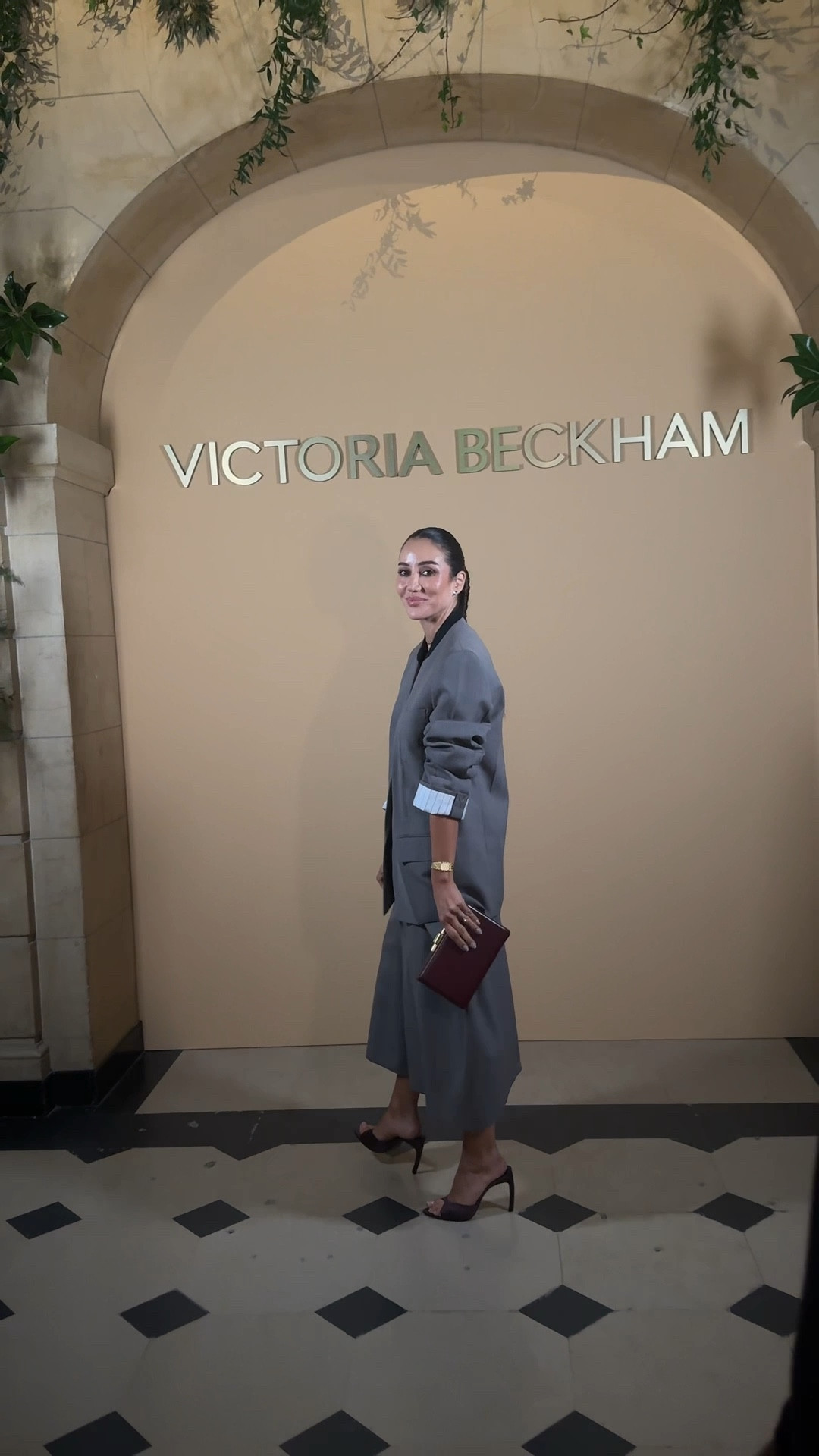 Victoria Beckham look #PFW

Shop similar pieces 👇🏼