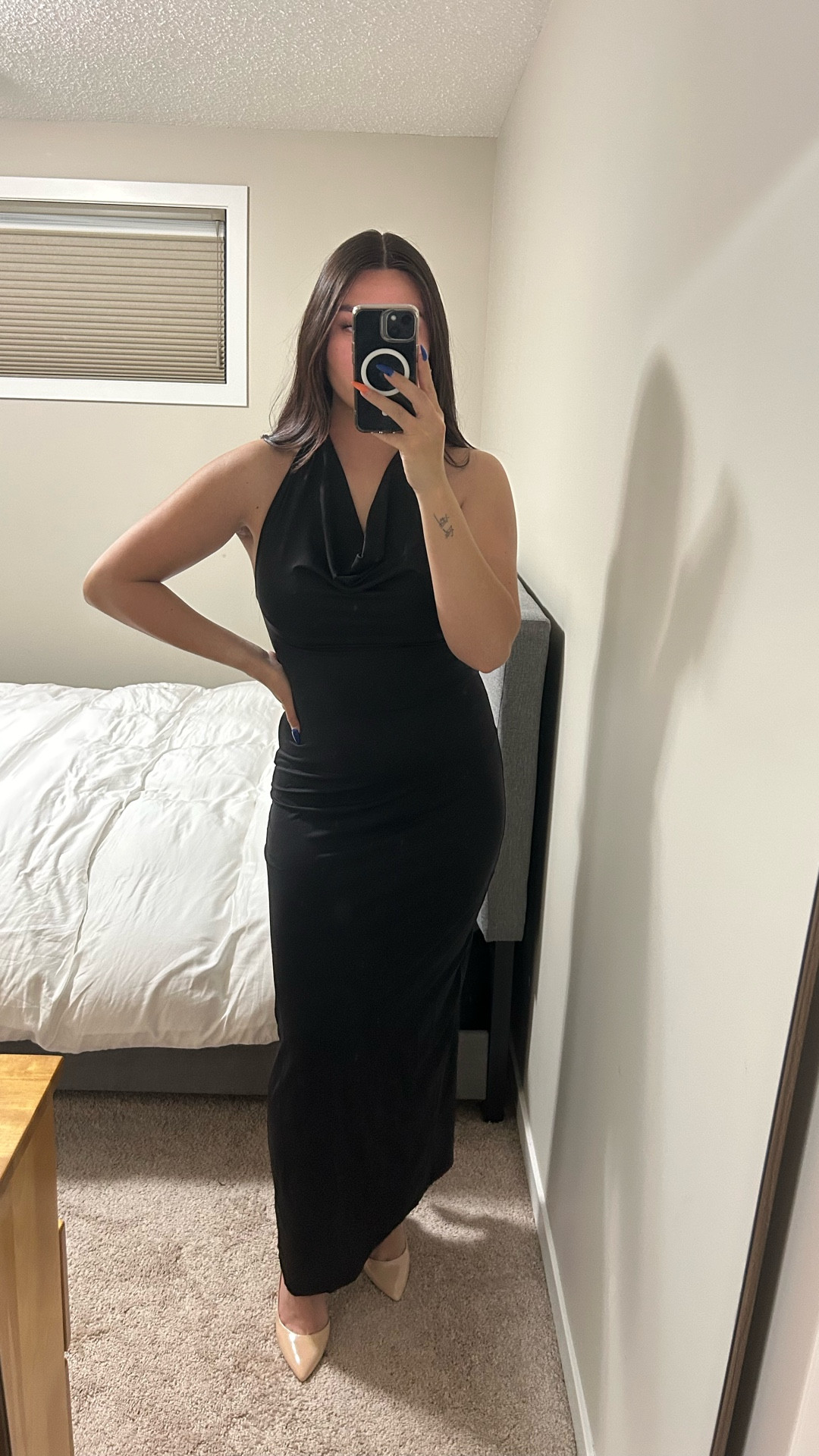 Halter cowl neck maxi dress



#LTKdresses #LTKsummer #LTKstyletip