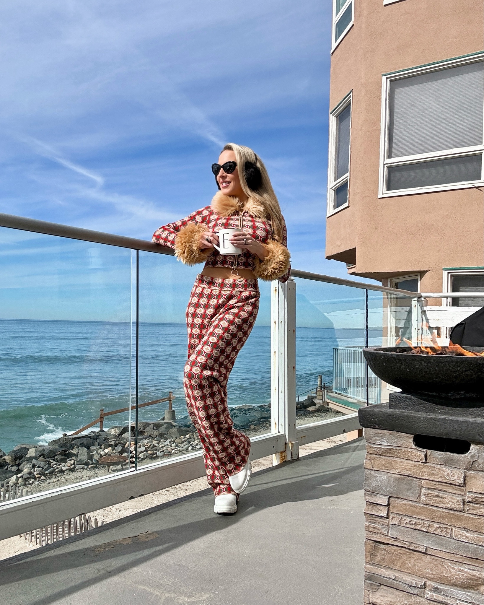 Welcome to California 🌊 
Winter starts at 6am.
Spring starts at 10am.
Summer is at 2pm and Fall is around 4:30ish. Dress accordingly.

Outfit @revolve

Pro travel tip: always take warm clothes to the beach in California in Winter. This cozy set would make a cute apres ski outfit or just to snuggle by the fire and watch sunset. 

#oceanside #oceansideca #revolveme #oceansidebeach #showmeyourmumu

#LTKhome #LTKstyletip #LTKSeasonal