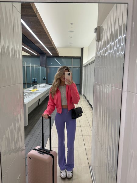 travel outfit ✈️💗💜