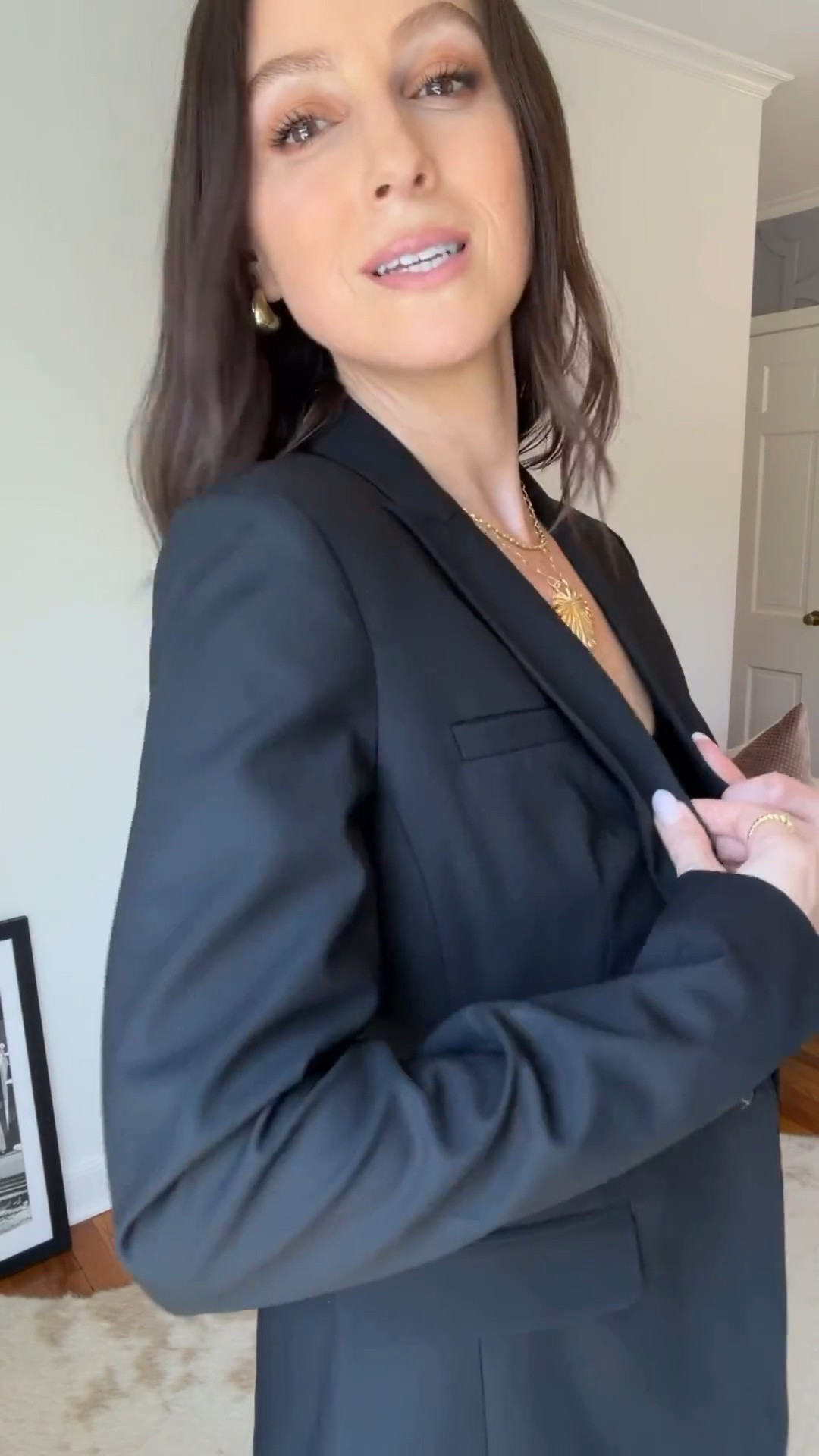 This is a classic blazer with temperature regulating fabric. Classic fit and runs true to size!

@Quince #QuincePartner
