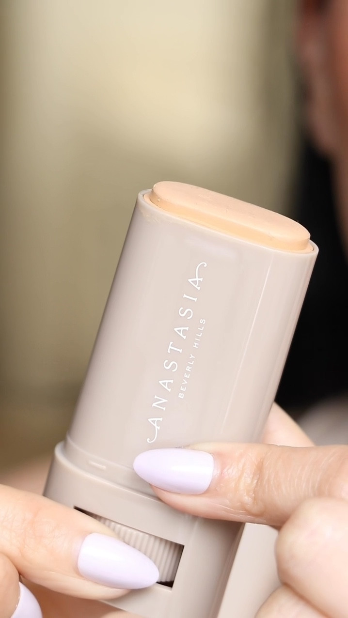 Anastasia Beverly Hills Beauty Balm

Hands dawn the best tinted product on the market at the moment and the finish is flawless!! 
#foundation #beautybalm #anastasiabeverlyhills

#LTKBeauty #LTKWatchNow #LTKOver40