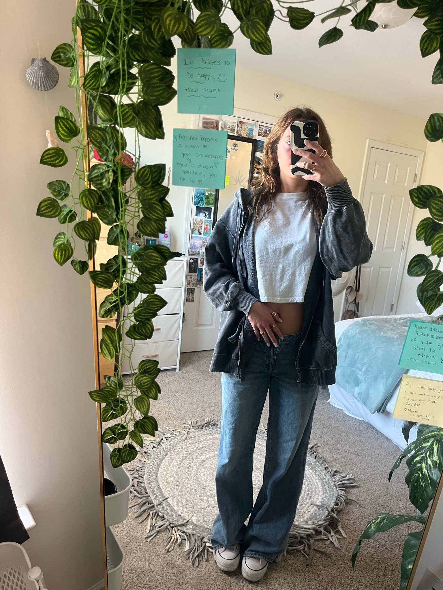 Super simple yet chic and stylish fit 🫶 oversized y2k jacket with low rise jeans and converse for a pop of color 💜

#LTKStyleTip #LTKFindsUnder50 #LTKGiftGuide