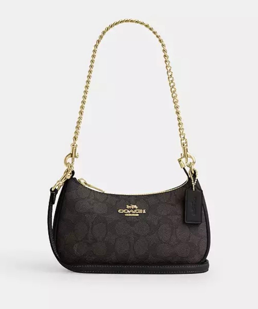 Perfect tween/teen purse!  My daughter loves hers!

#LTKCyberWeek #LTKGiftGuide #LTKSaleAlert