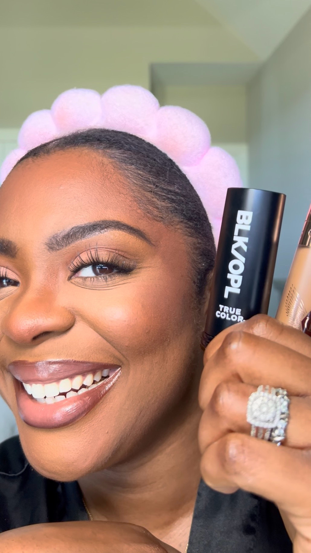 Makeup try-on haul 🤍

Tried the @charlottetilbury Airbrush Flawless Longwear Concealer for my highlight and the @blackopalbeauty TRUE COLOR Skin Perfecting Stick for contour from @ulta  … and whew 😮‍💨

That Charlotte Tilbury concealer scared me for a second because it’s SUPER creamy 😂 but once we got it together?? Yeah… I get the hype now.

The blend? The finish? Chef’s kiss.

#BeautyCreator  
#CharlotteTilbury
#BlackOpalBeauty 
#SoftGlamMakeup 
#Ultabeauty

#LTKgrwm #LTKselfcare #LTKBeauty