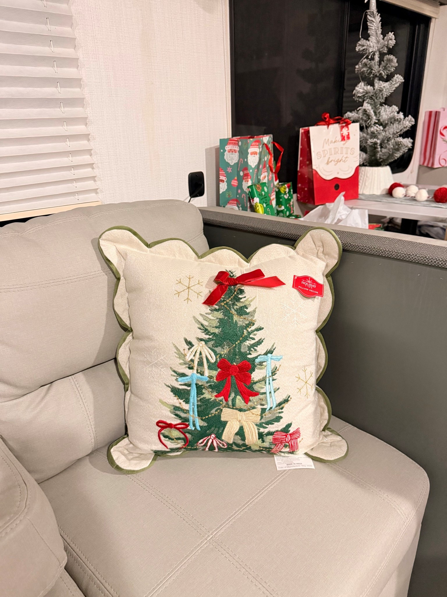 Christmas Time 🎄

#LTKSaleAlert #LTKFindsUnder50 #LTKHoliday