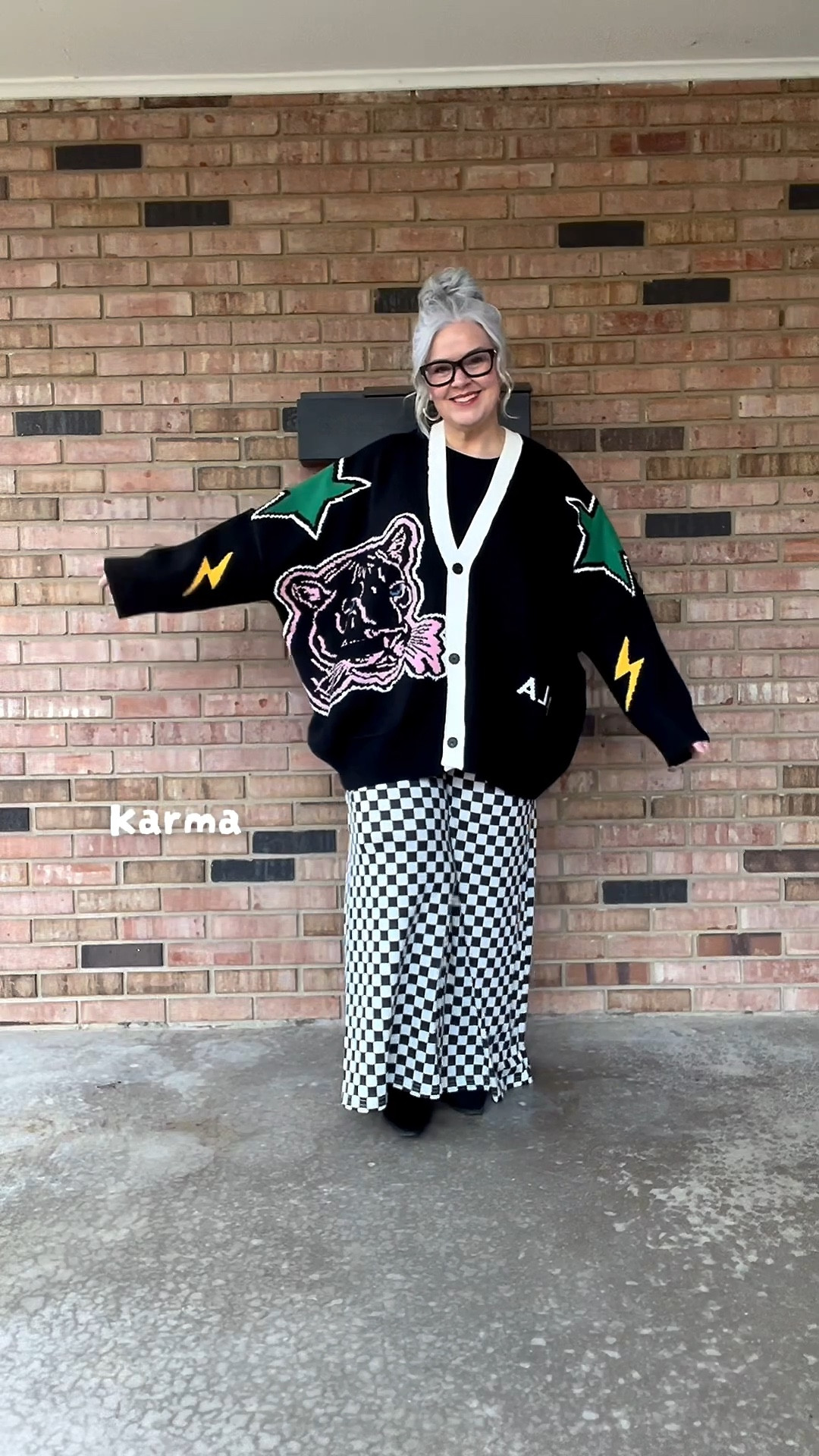 I’m wearing a 2XL in the pant and sm/med in the cardi and feeling all the tiger power 🐅 ⚡️ 💞
#over50fashion #OOTD #over50style #dopaminedressing #over50club 

#LTKootd #LTKOver40 #LTKMidsize