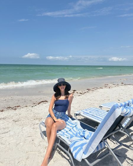 Loving this swimsuit. It’s very flatting and the color is perfect. And it’s under $40! Hat is last season and now sold out but I linked a few other ones. 