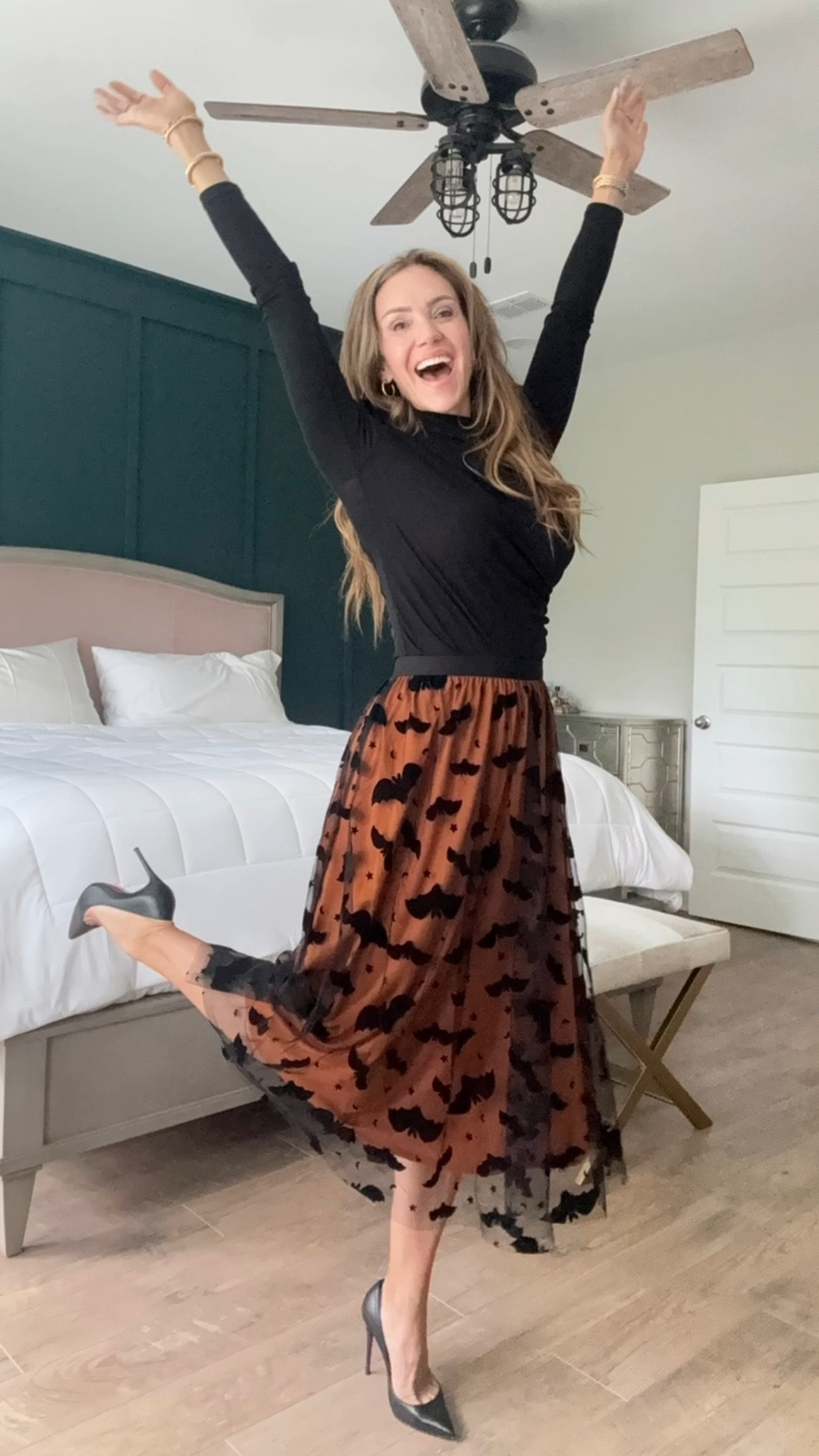 Such a festive, but chic outfit for those Halloween parties! 

#LTKStyleTip #LTKFindsUnder50 #LTKSeasonal