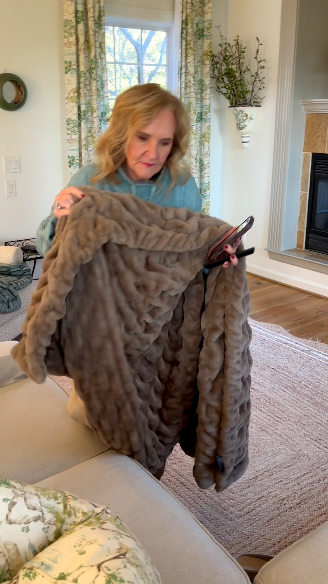 @loft lou&grey! 
Wearing size medium sweater and medium petite in pants 
@rothys clogs size down 
Lola blanket is luxe! 35% off code SWEETFRINGE 

#LTKPetite #LTKootd #LTKOver40

#LTKHome #LTKOver40 #LTKGiftGuide