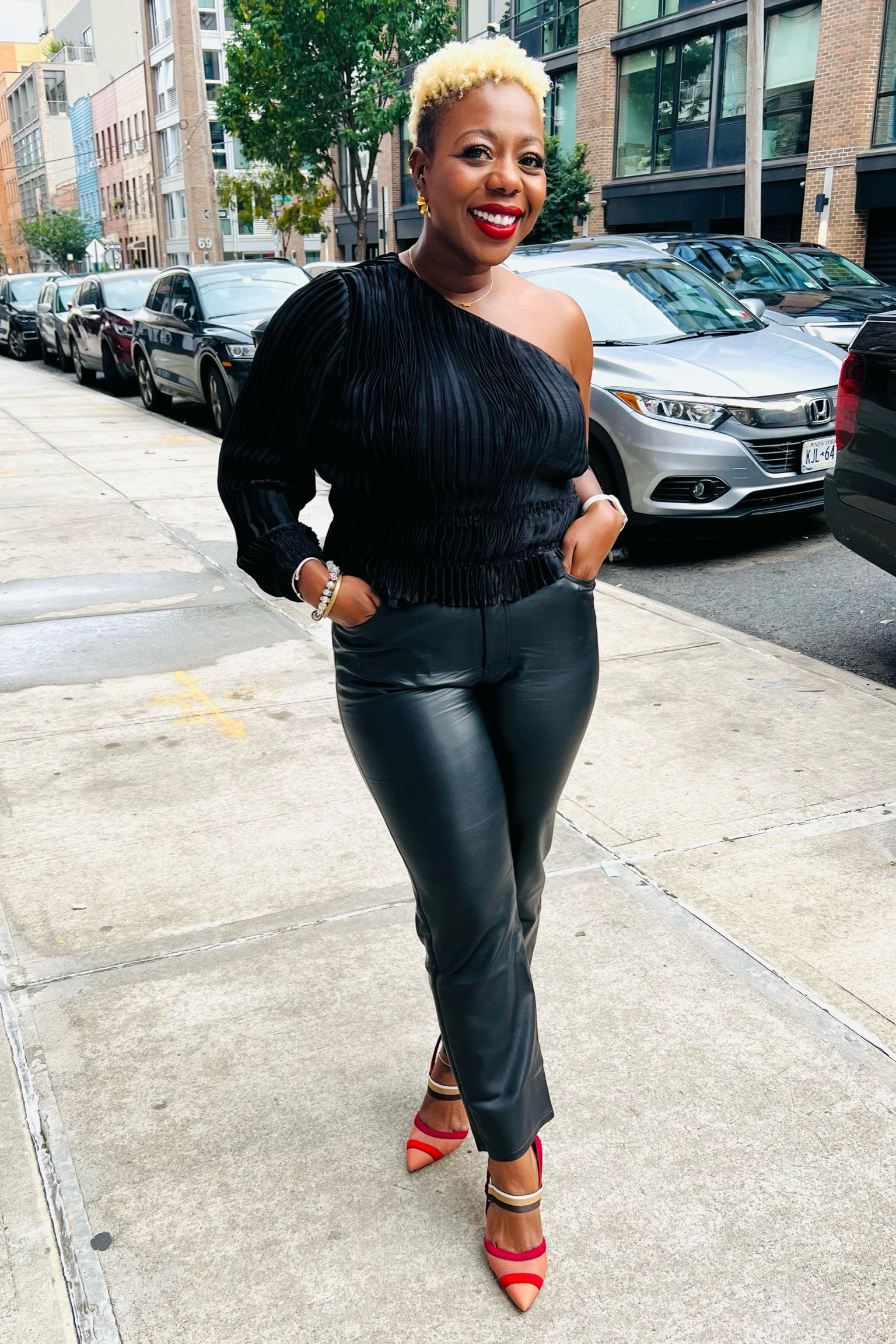 Dinner Outfit. 
I love how this look turned out. Black is my favorite go to color when putting an outfit together. Add a pop of color with accessories and it’s immediately chic. 