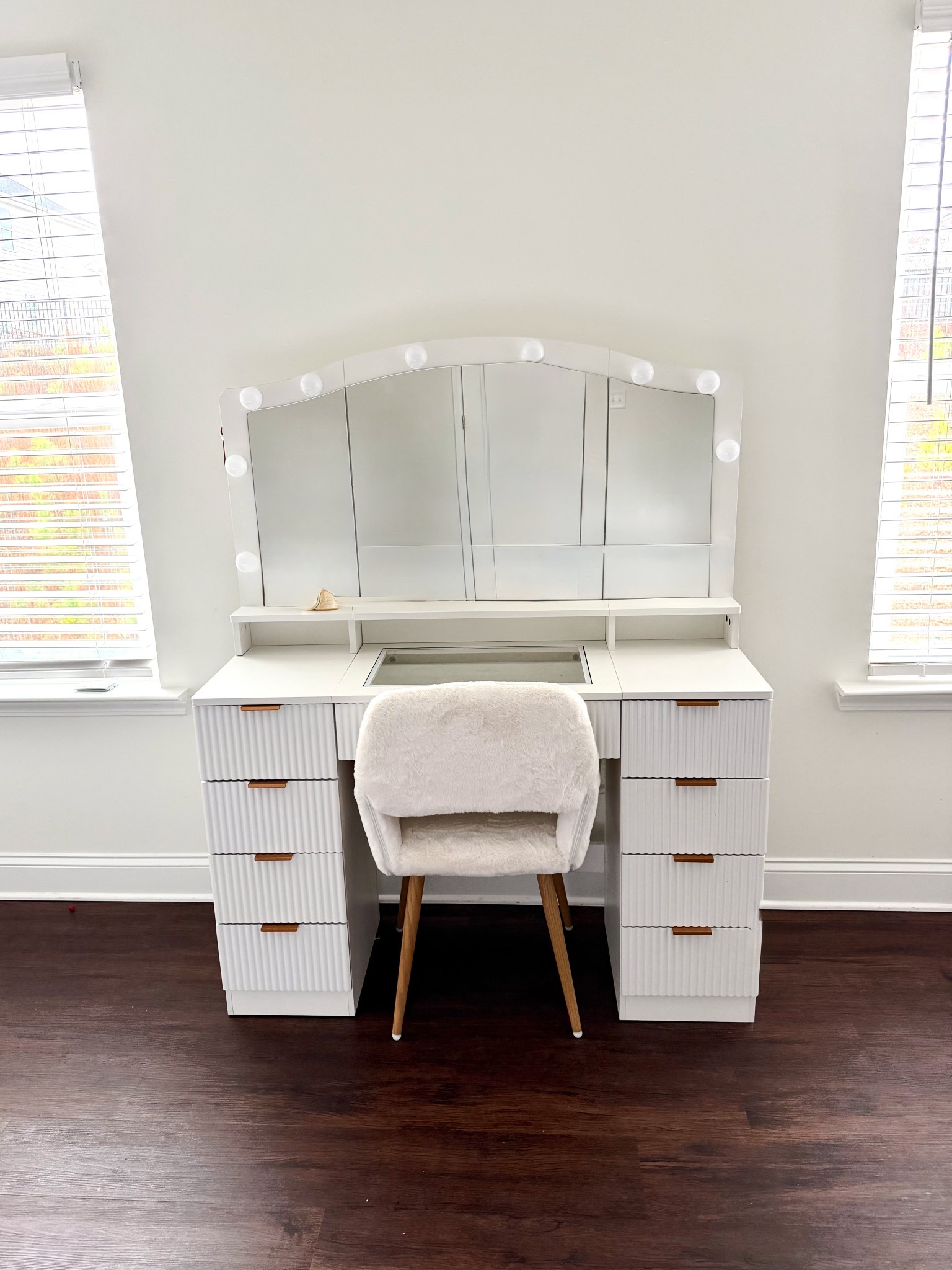 The perfect vanity mirror 🪞🤍✨

#LTKHoliday #LTKGiftGuide #LTKBeauty