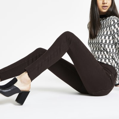 Brown Molly mid rise frayed hem jegging | River Island (US)