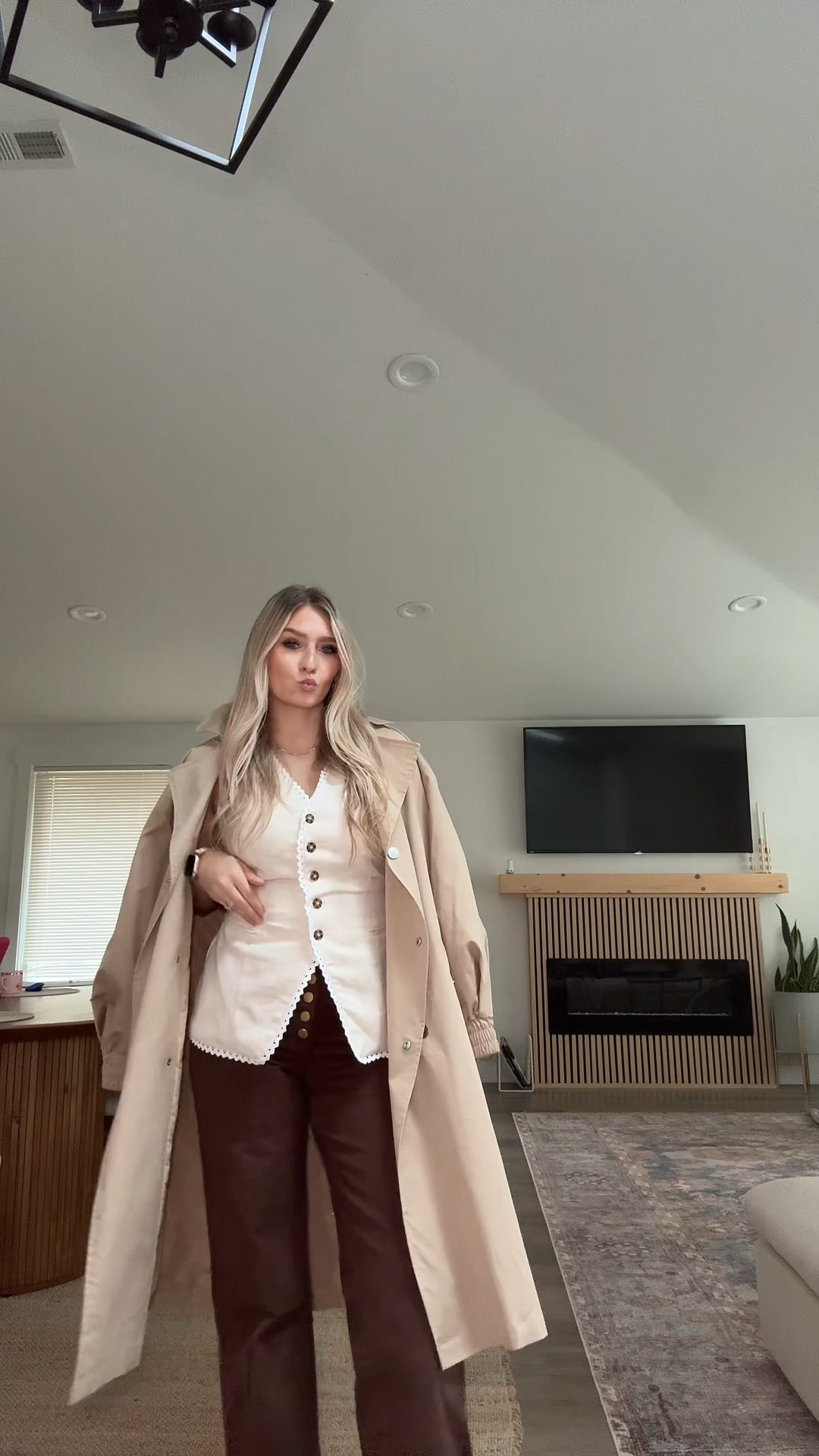 Autumn fashion is here 
My jeans are madewell last season , but I found some similar ones . 
I found this linen vest at tj maxx! 
And my trench is Zara from a few years ago , but linked similar ones 

#LTKStyleTip #LTKSeasonal