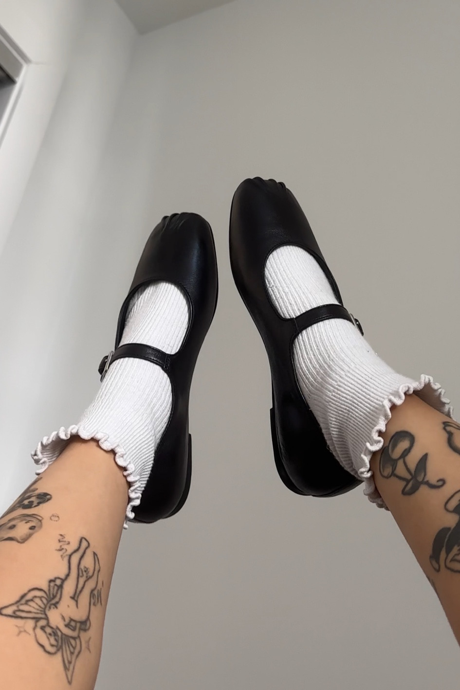 new shoes from COS 🖤 the cutest leather mary jane ballet flats that remind me of the sandy liang ones! they’re true to size, i’m a 6.5 and got a 6.5 :)

#LTKSeasonal #LTKShoeCrush #LTKStyleTip