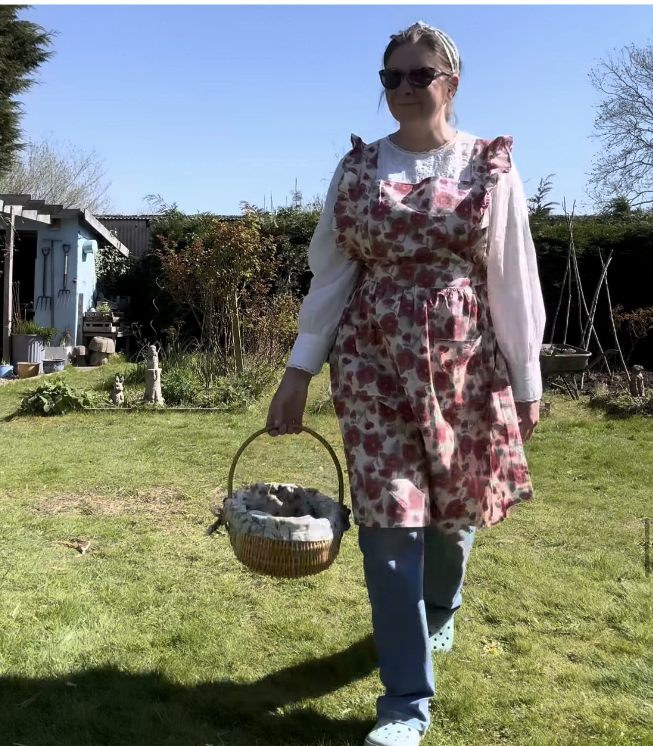 Love this retro style garden apron gives all the cottagecore vibes 

#LTKstyletip #LTKover50style #LTKautumn